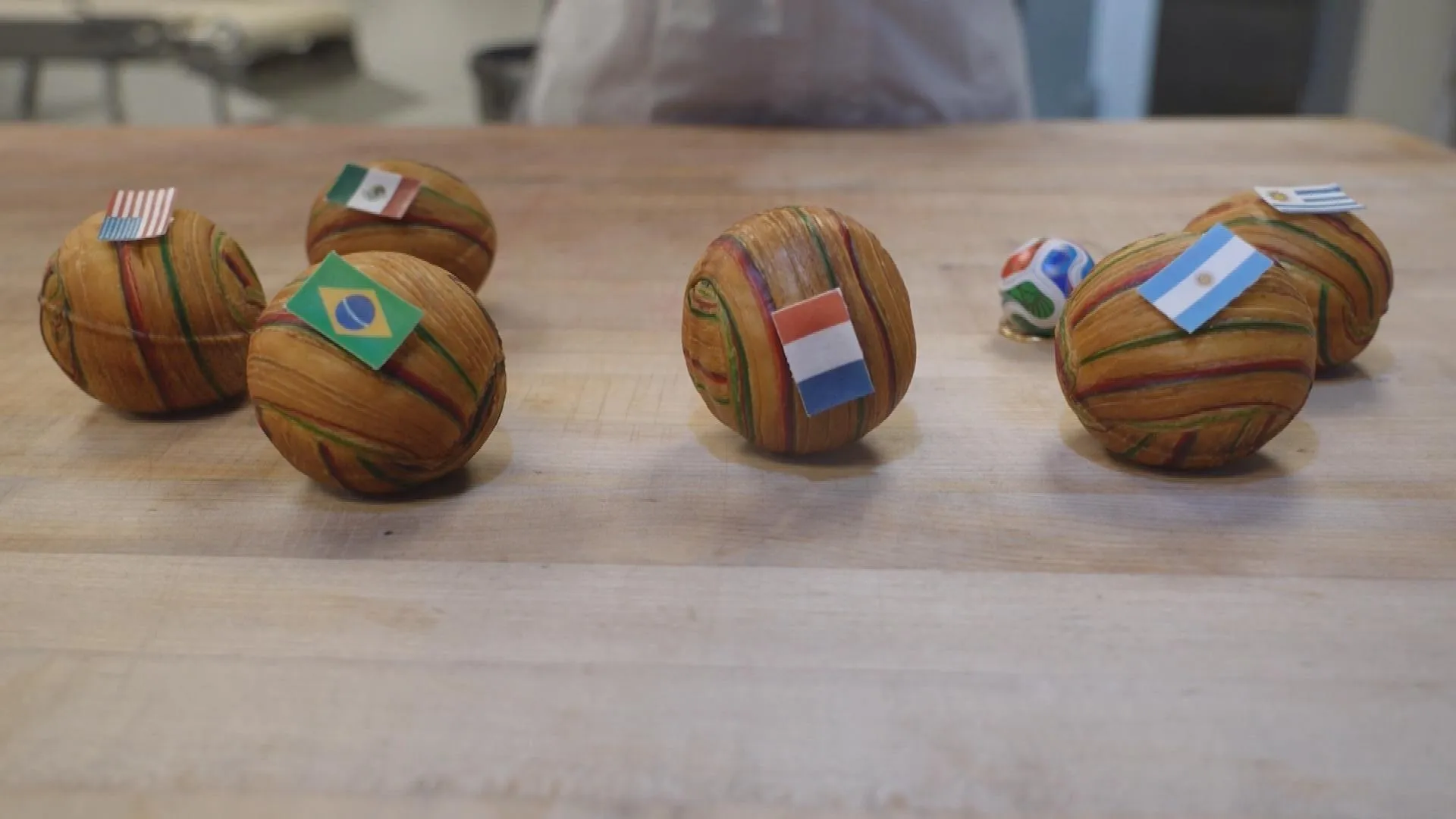 Độc đáo bánh sừng bò tôn vinh các đội tuyển dự World Cup- Ảnh 1.