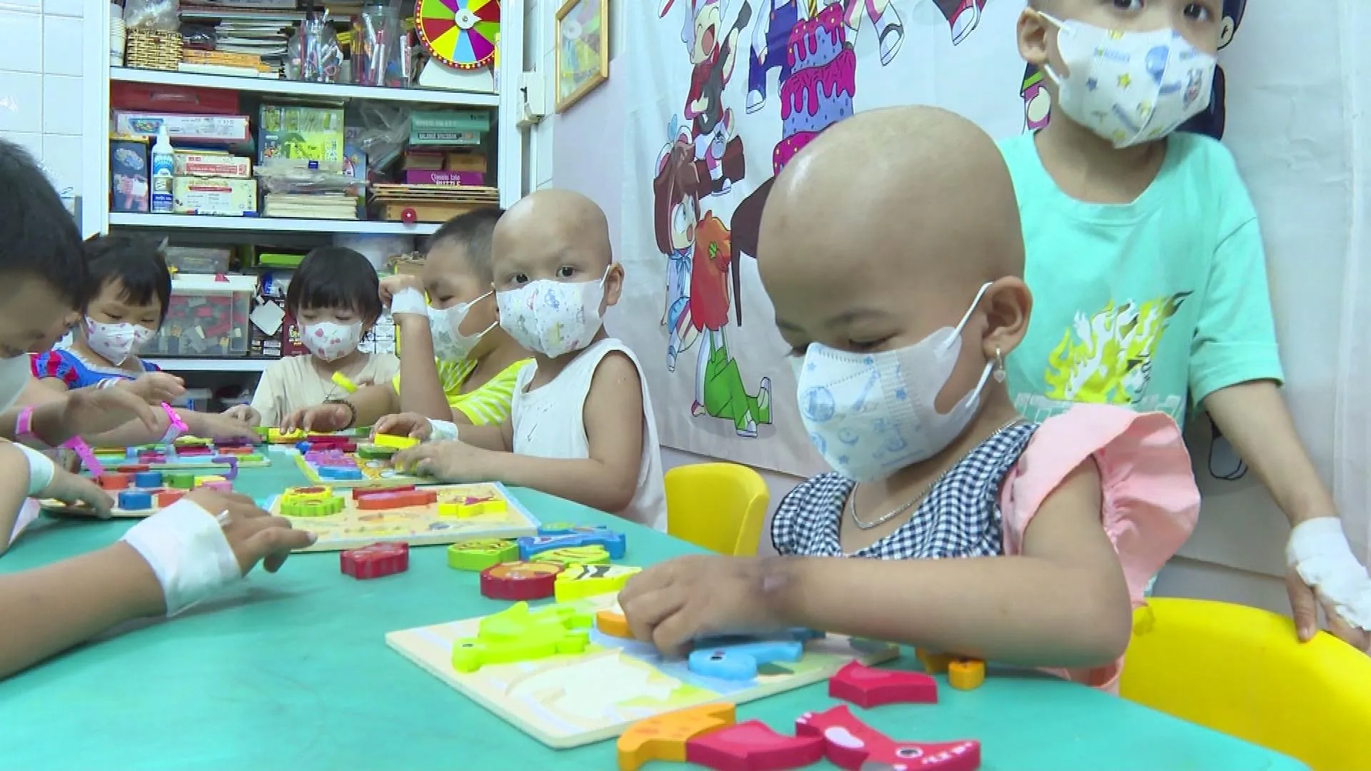 Những đôi mắt trong veo luôn hy vọng về tương lai phía trước