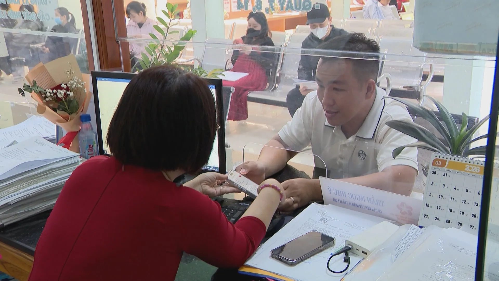 hực hiện số hóa dữ liệu để đem lại thuận lợi trong công tác về thủ tục hành chính cho doanh nghiệp