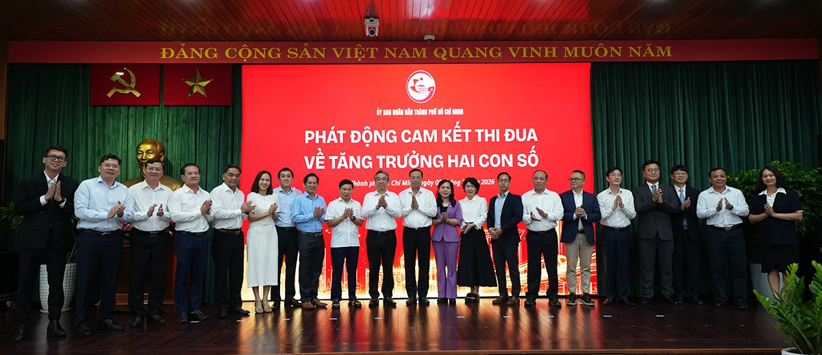 LÃNH ĐẠO TP CHỤP HÌNH PHÁT ĐỘNG