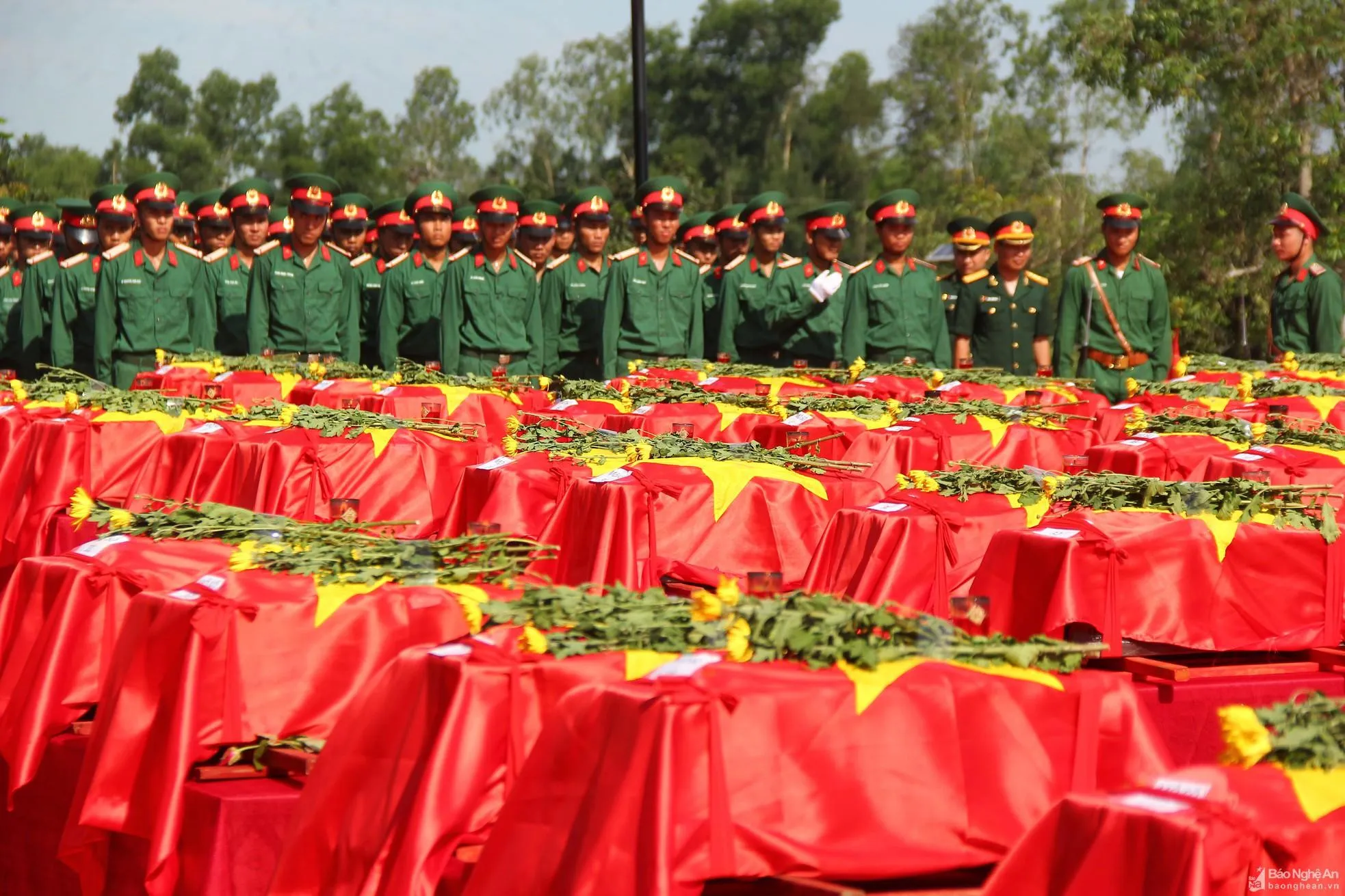 Thủ tướng yêu cầu đẩy mạnh tìm kiếm, quy tập, xác định danh tính hài cốt liệt sĩ