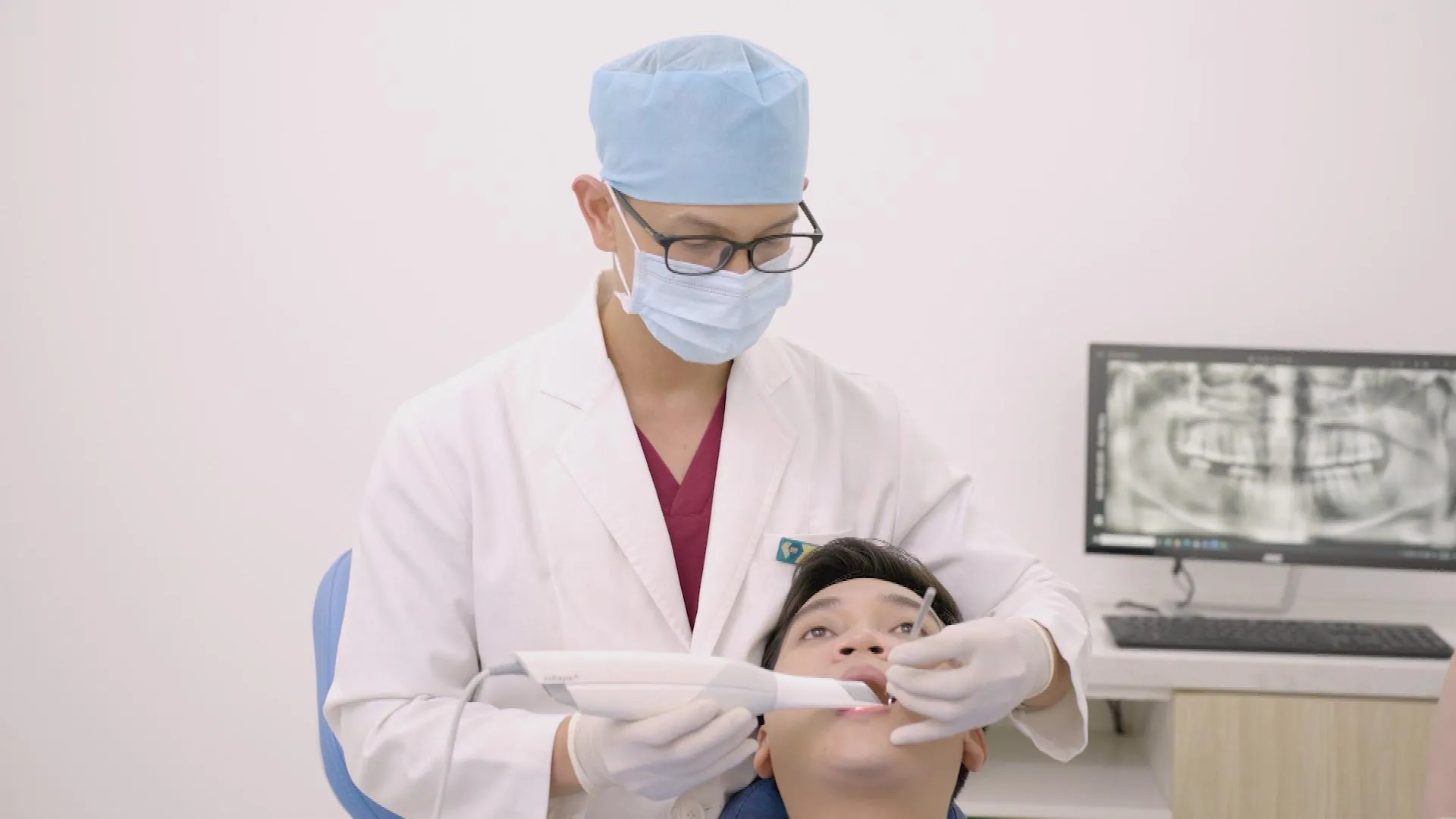 Thiết bị quét trong miệng giúp số hóa dữ liệu răng và hỗ trợ xây dựng kế hoạch điều trị