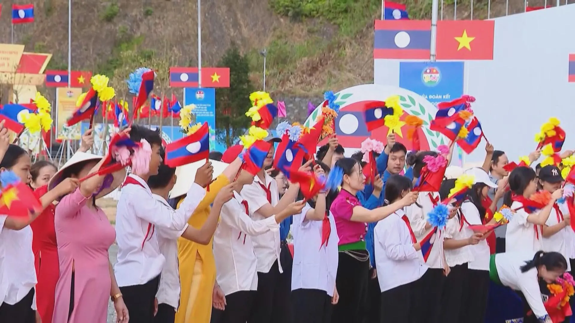 Chương trình Giao lưu hữu nghị quốc phòng biên giới Việt Nam - Lào lần thứ 3 tại Cửa khẩu Nậm-On, tỉnh Bolikhămxay