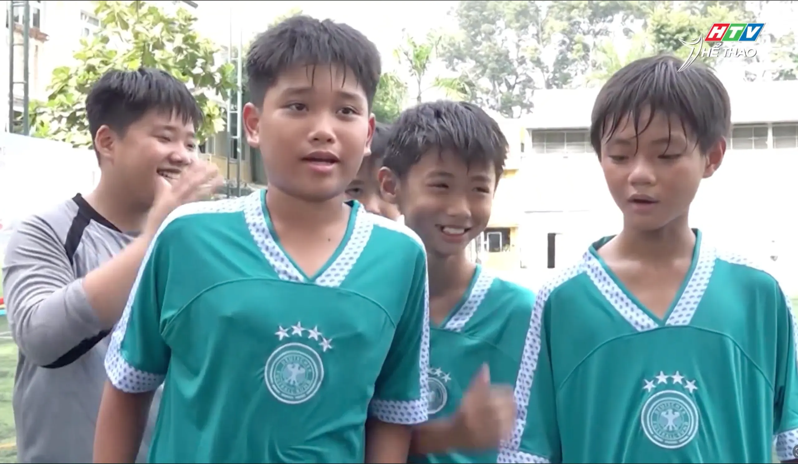 1 Giải bóng đá thiếu niên nhi đồng