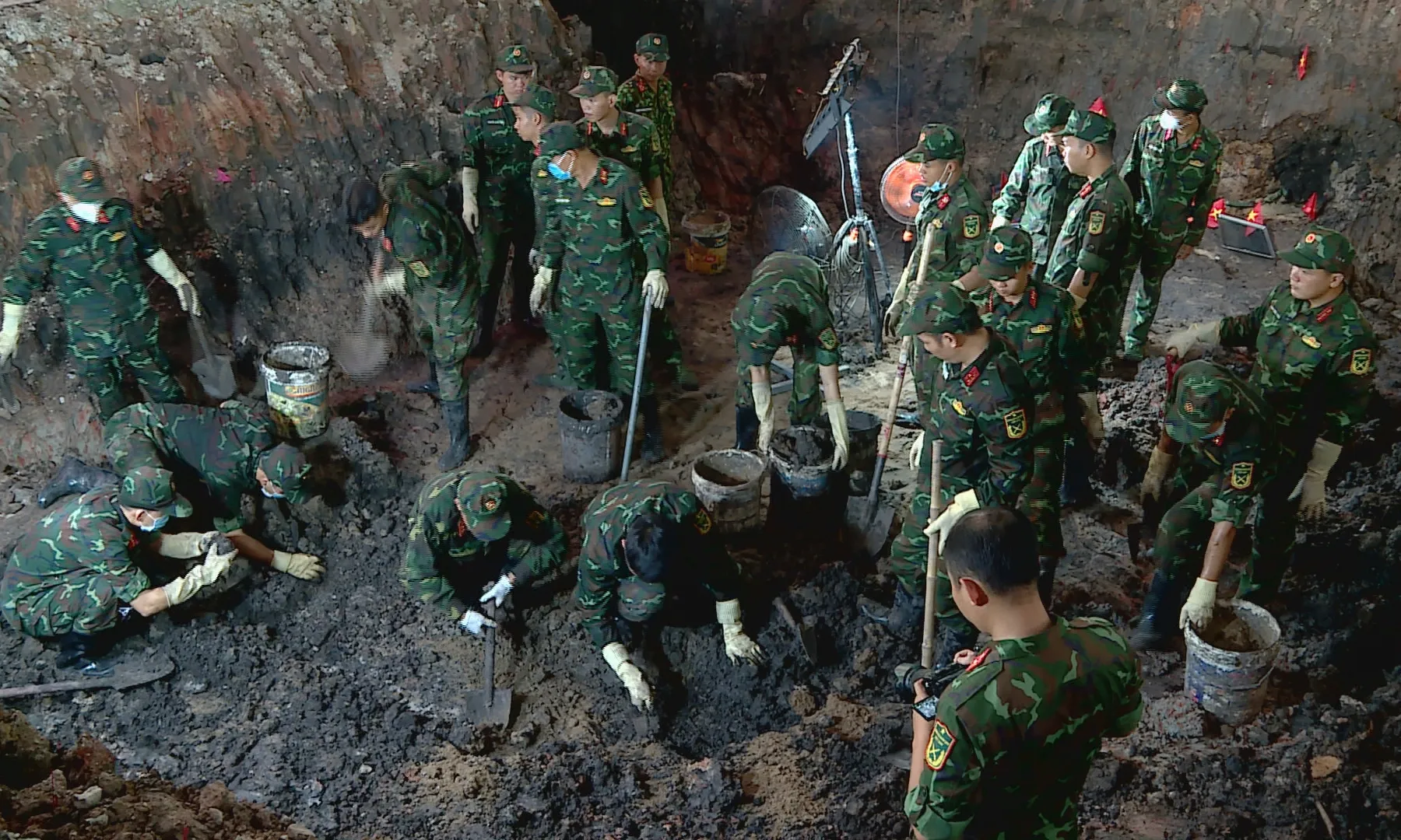 Phát hiện thêm 13 bộ hài cốt liệt sĩ tại công viên Lê Thị Riêng