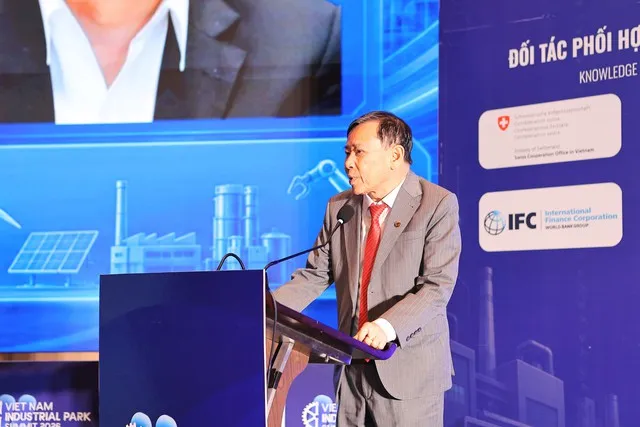 2 TS. Nguyễn Văn Khôi, Chủ tịch Hiệp hội Bất động sản Việt Nam phát biểu khai mạc diễn đàn