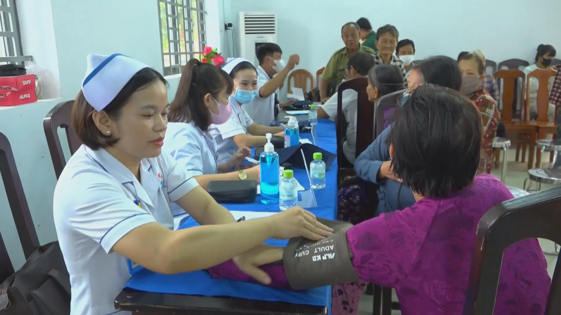 5 Khám bệnh, cấp thuốc miễn phí cho người dân vùng biên giới Tây Ninh
