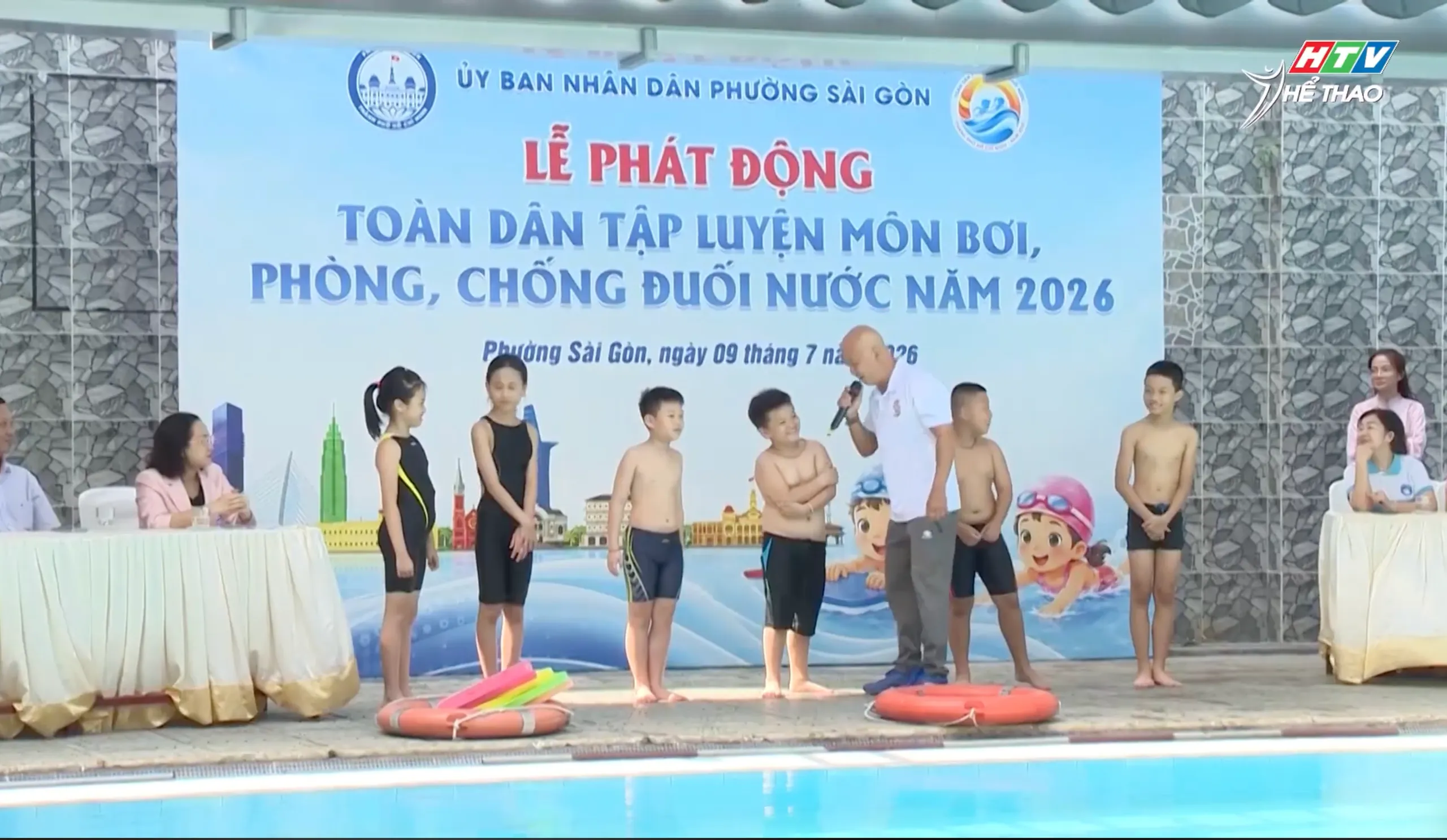 8 Phuong Sai Gon phat dong tap luyen boi