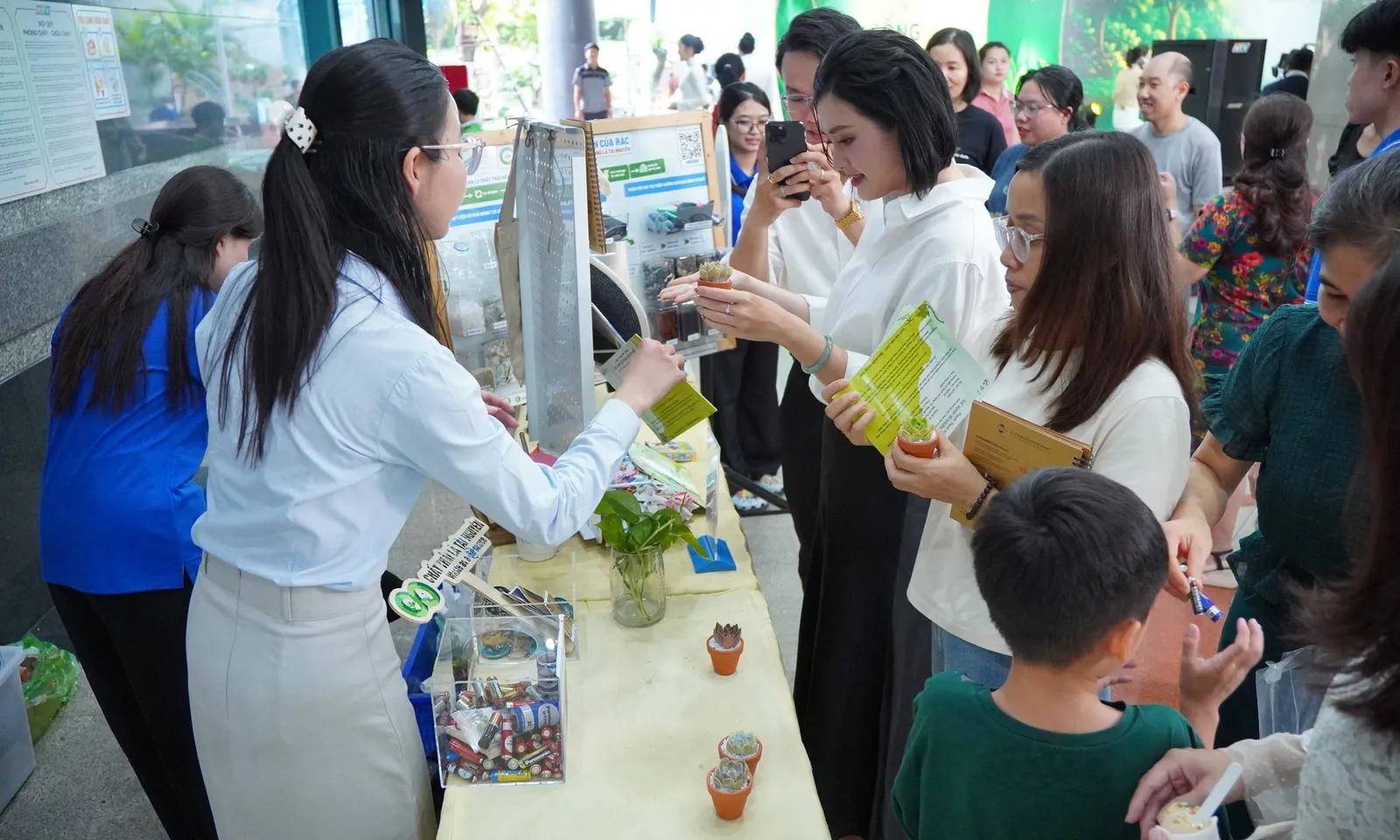 Cùng HTV hành động xanh: Lan tỏa lối sống xanh từ mái ấm gia đình