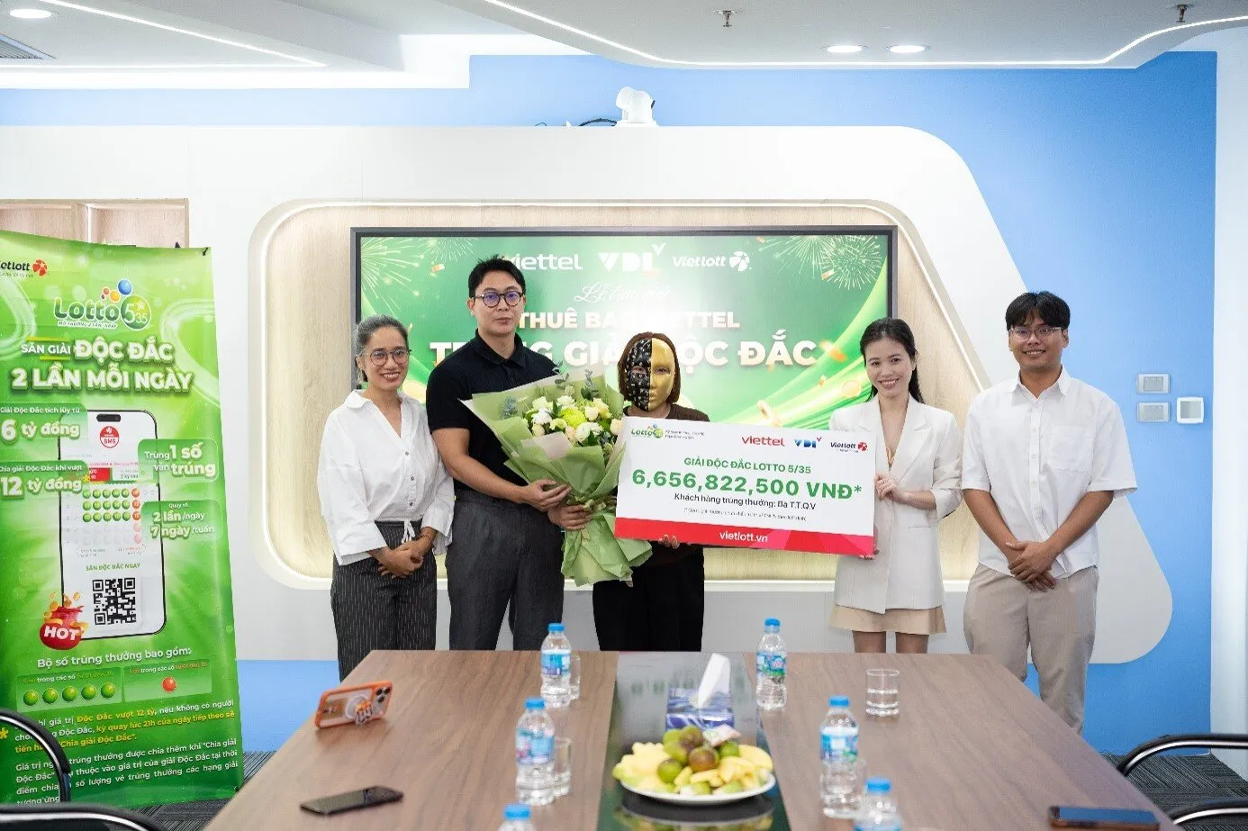 Chị T.T.Q.V nhận giải Độc đắc xổ số quay nhanh Lotto 5-35 với giá trị giải thưởng hơn 6,6 tỷ đồng