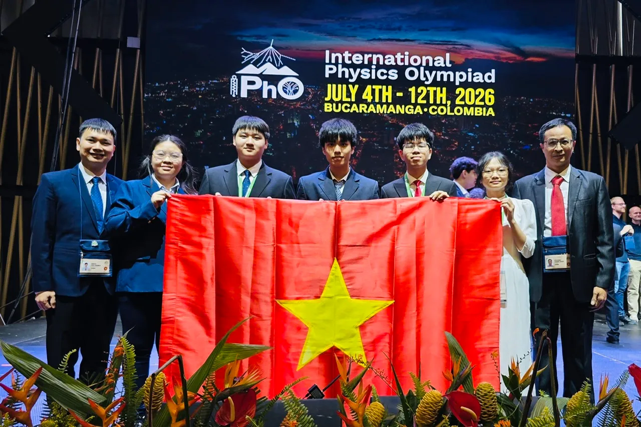 Đội tuyển quốc gia Việt Nam tham dự IPhO 2026 gồm 5 học sinh và đều đạt huy chương (Ảnh: GD)