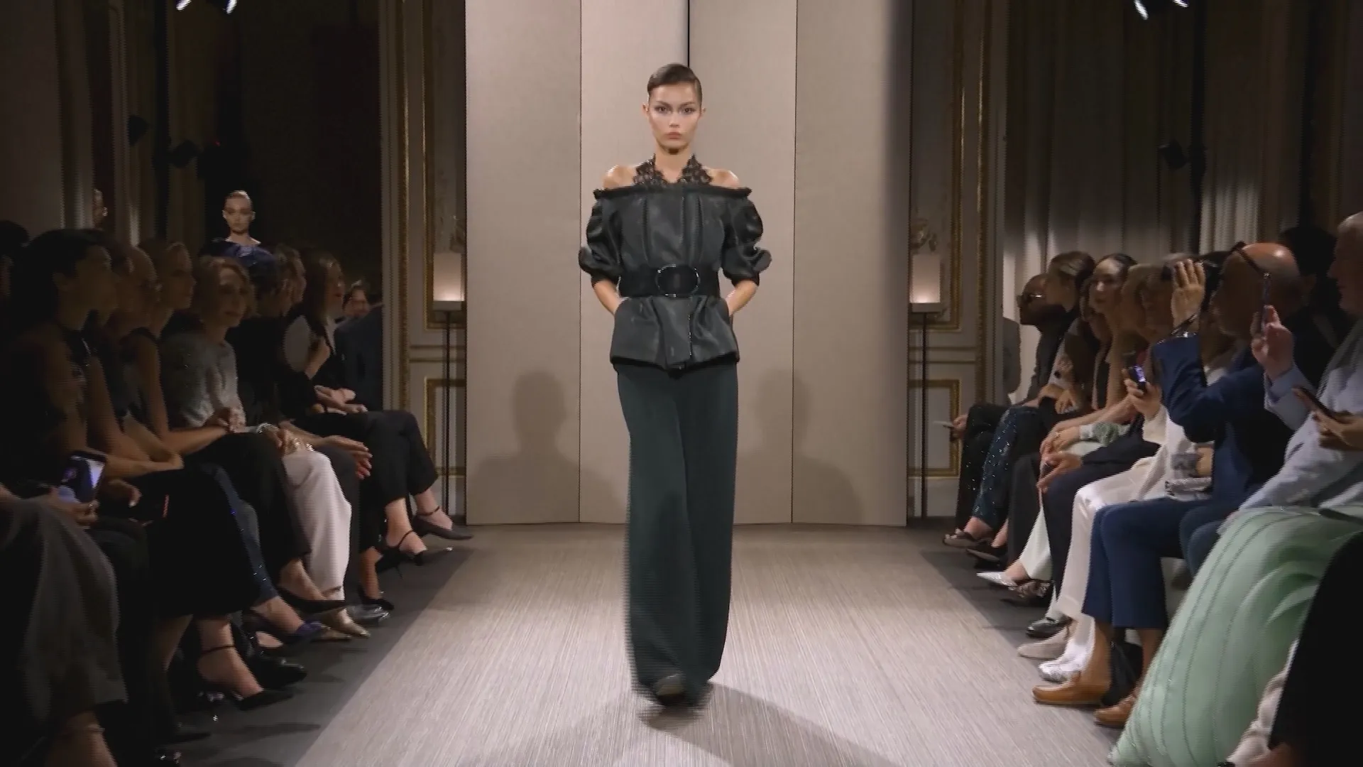 Tuần lễ Thời trang Cao cấp Paris: BST Giorgio Armani Privé - Ảnh 1.