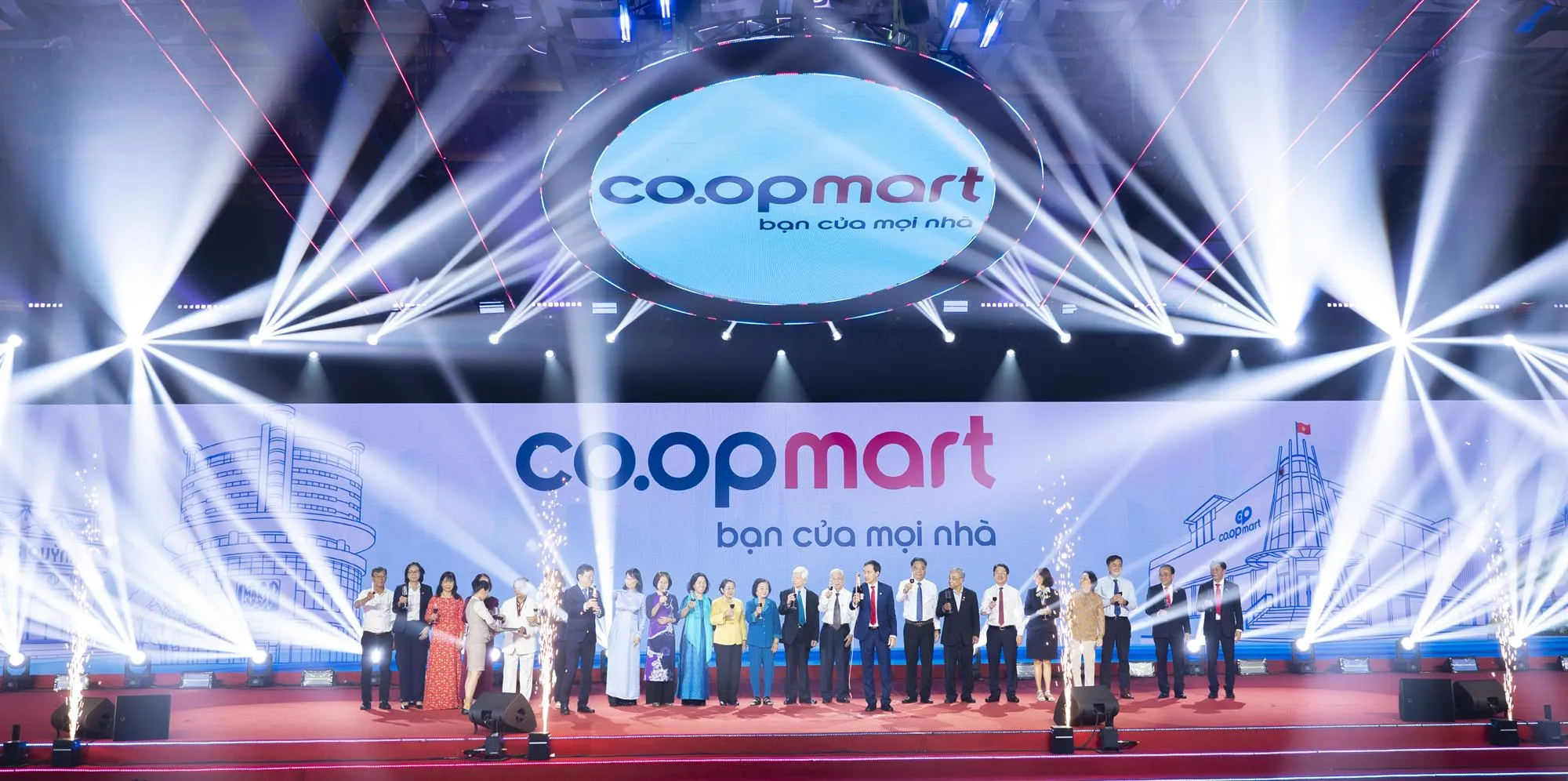 Các đồng chí nguyên lãnh đạo Đảng, Nhà nước, TP.HCM qua các thời kỳ cùng lãnh đạo Saigon Co.op chúc mừng kỷ niệm 30 năm thành lập thương hiệu Co.opmart.