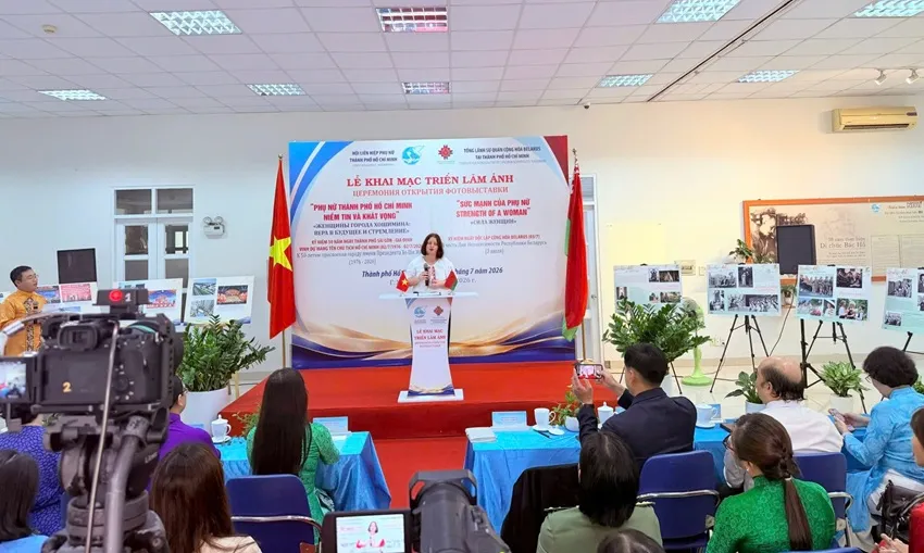 Palina Karpava Pho Tong Lanh su Cong hoa Belarus
