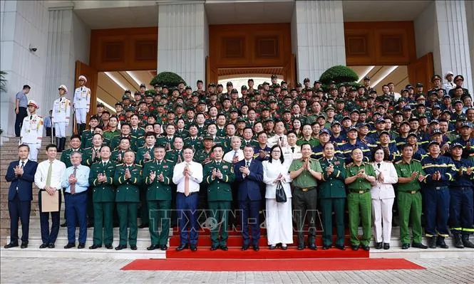 Thủ tướng Lê Minh Hưng cùng các đại biểu tham dự Lễ tuyên dương Đoàn công tác Quân đội nhân dân Việt Nam và Công an Nhân dân Việt Nam hỗ trợ Venezuela khắc phục hậu quả động đất. Ảnh: Dương Giang/TTXVN Thủ tướng Lê Minh Hưng cùng các đại biểu tham dự Lễ tuyên dương Đoàn công tác Quân đội nhân dân Việt Nam và Công an Nhân dân Việt Nam hỗ trợ Venezuela khắc phục hậu quả động đất. Ảnh: Dương Giang/TTXVN