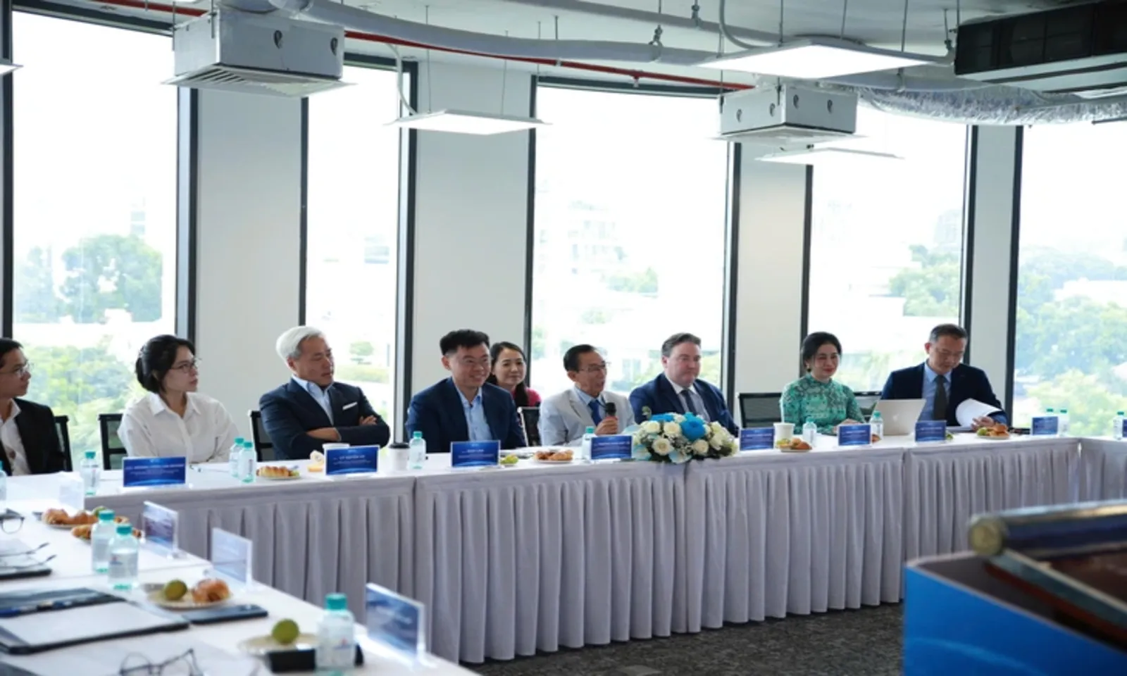 TPHCM ra mắt tổ tư vấn Trung tâm Tài chính quốc tế với 13 chuyên gia trong và ngoài nước - Ảnh 2