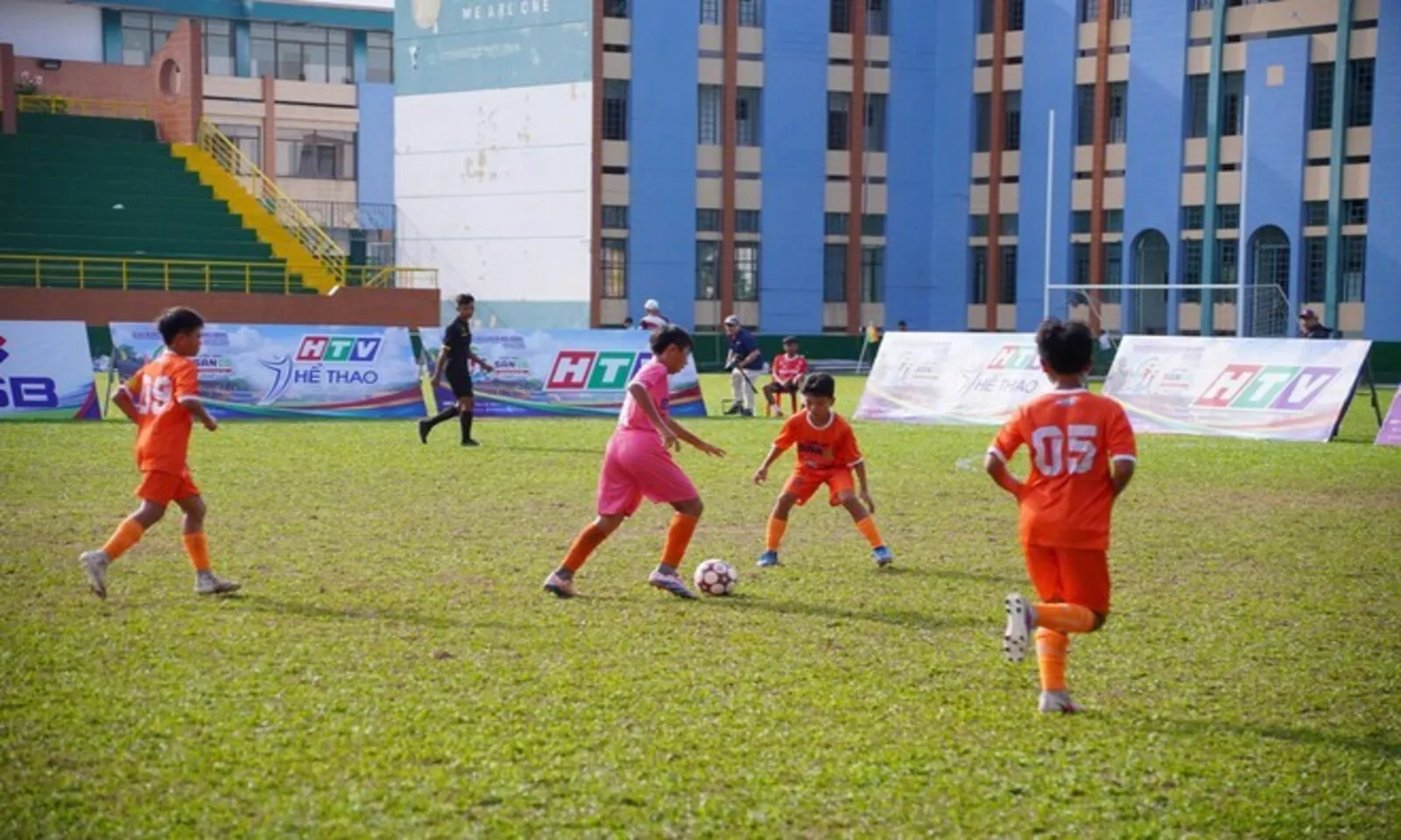 Ước mơ sân cỏ Cup HTV 2026 khép lại đầy cảm xúc, gọi tên những nhà vô địch đầu tiên - Ảnh 6