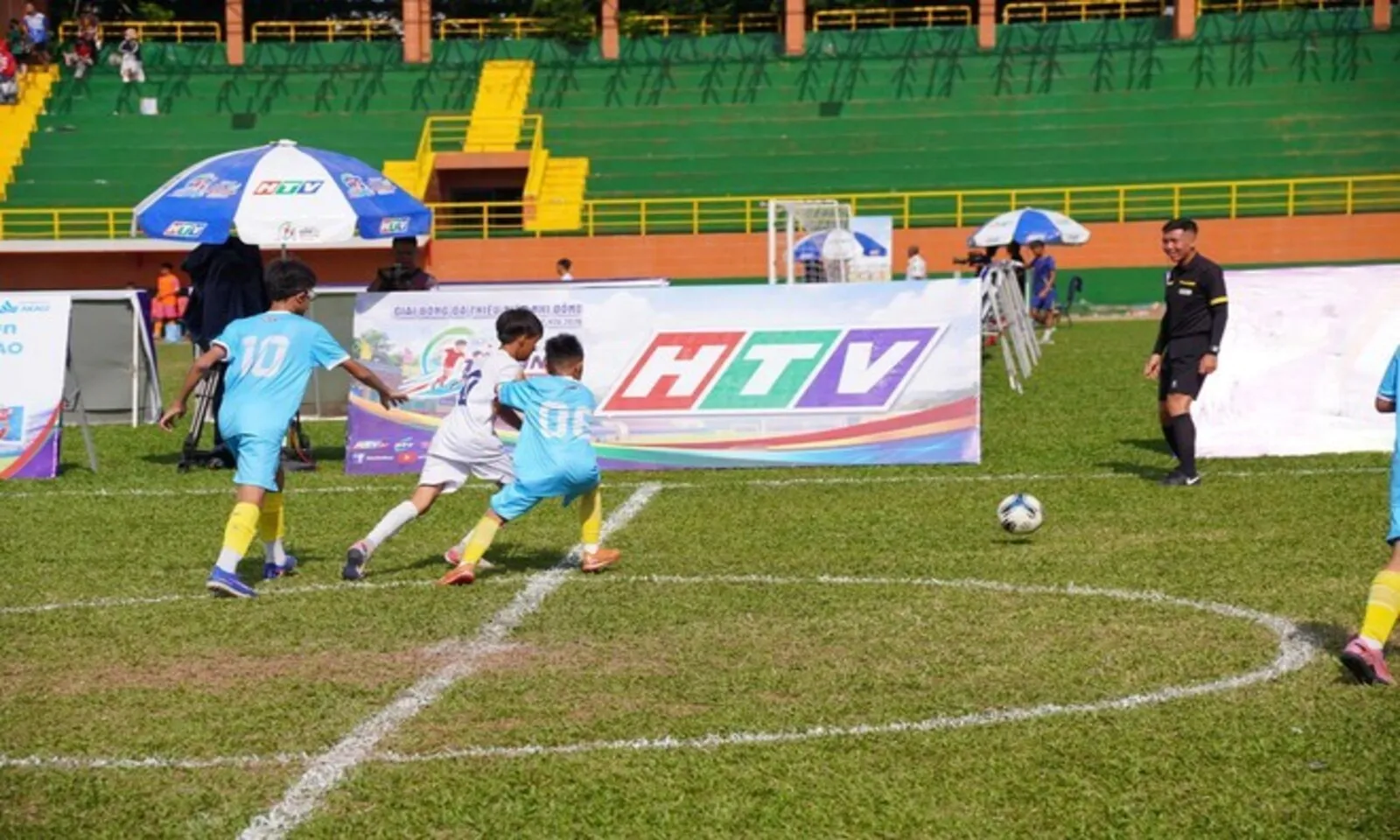Ước mơ sân cỏ Cup HTV 2026 khép lại đầy cảm xúc, gọi tên những nhà vô địch đầu tiên - Ảnh 9
