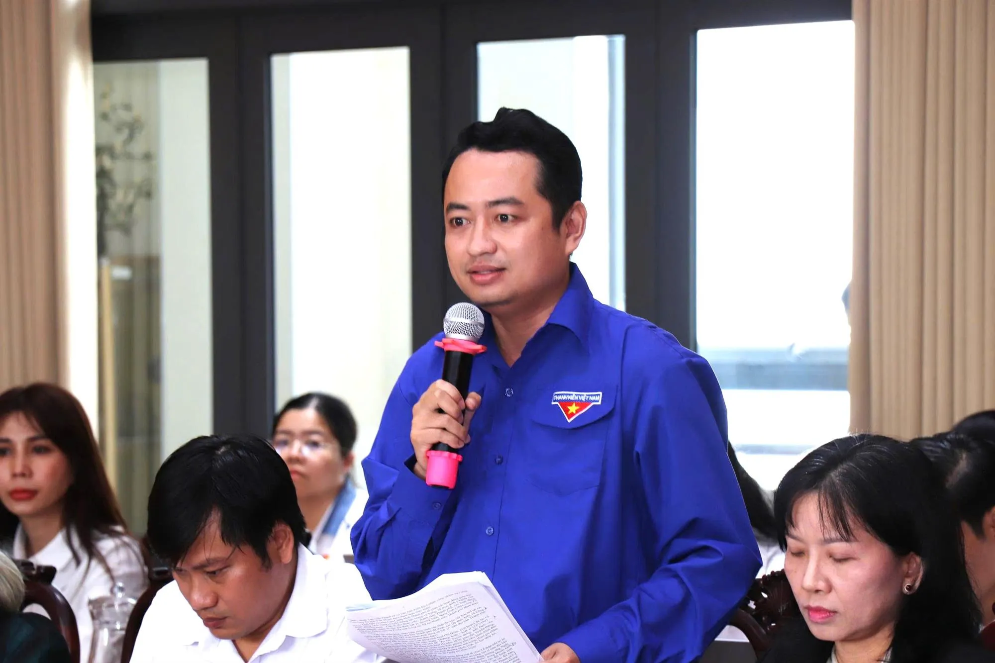 Ông Lê Tuấn Anh, Phó Bí thư Thành đoàn, Chủ tịch Hội Liên hiệp Thanh niên Việt Nam Thành phố thông tin các hoạt động của các cơ sở Đoàn, Hội, Đội của thành phố nhân dịp đặc biệt này - Ảnh: MTTQ TP