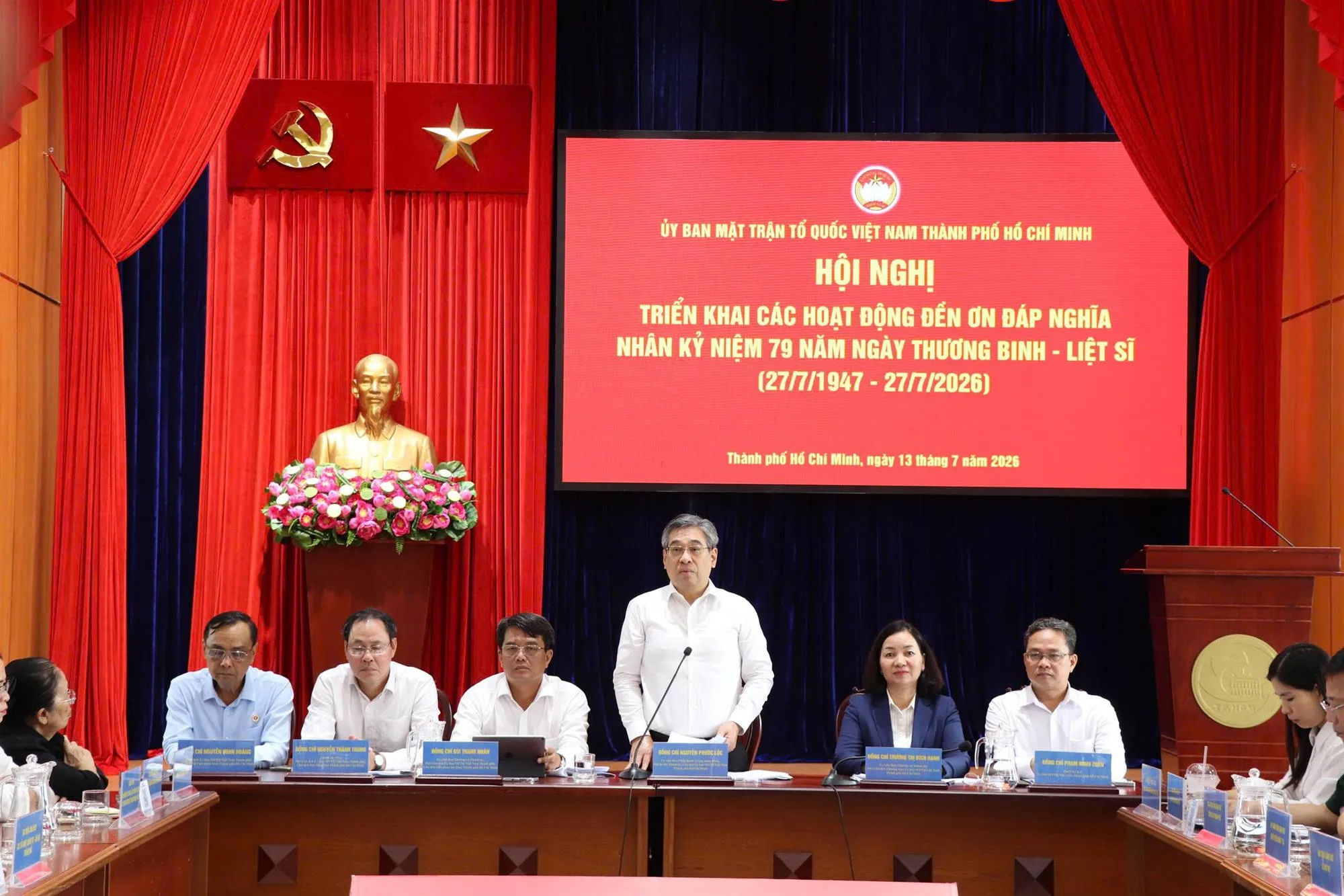 Ông Nguyễn Phước Lộc, Phó Bí thư Thành ủy, Chủ tịch Ủy ban MTTQ Việt Nam Thành phố nhấn mạnh ý nghĩa của công tác đền ơn đáp nghĩa và yêu cầu các đơn vị triển khai bằng trách nhiệm, tình cảm đối với người có công - Ảnh: MTTQ TP