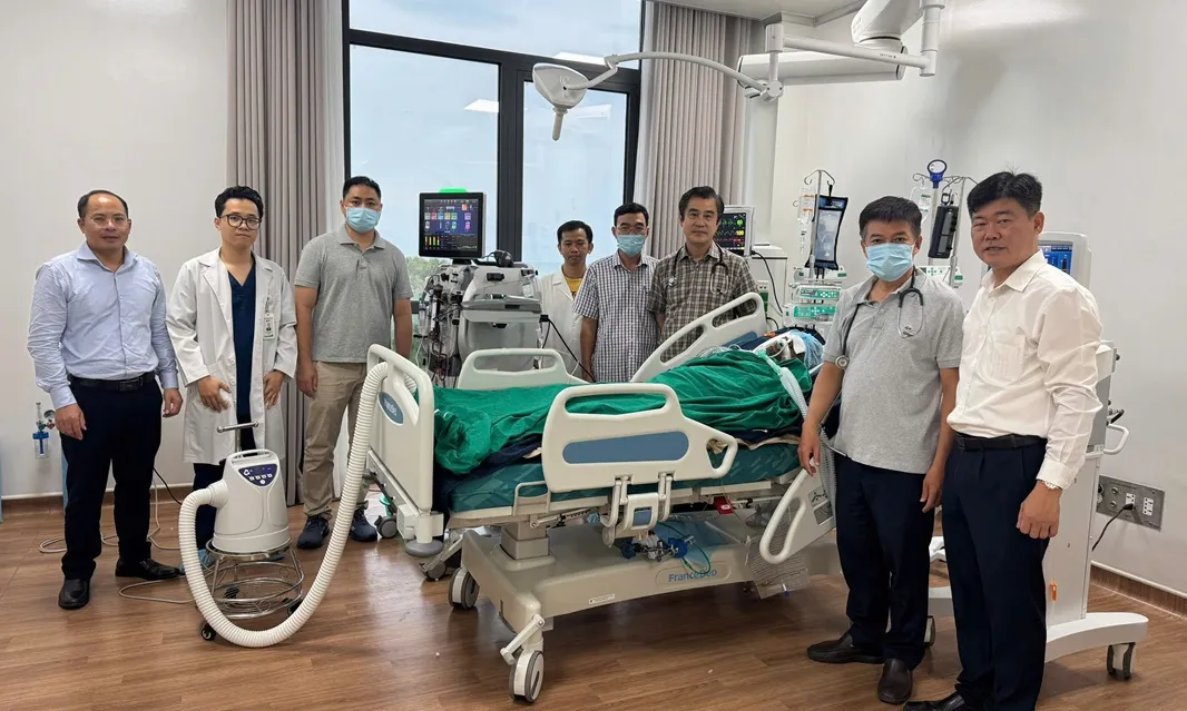 Bệnh viện Chợ Rẫy huy động ê-kíp cứu bệnh nhân nguy kịch từ Phú Quốc