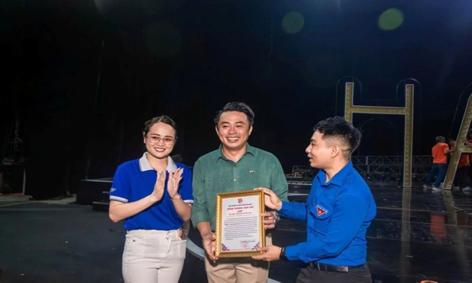 50 em thanh thiếu nhi lần đầu tiên được tham quan hậu trường truyền hình - Ảnh 11