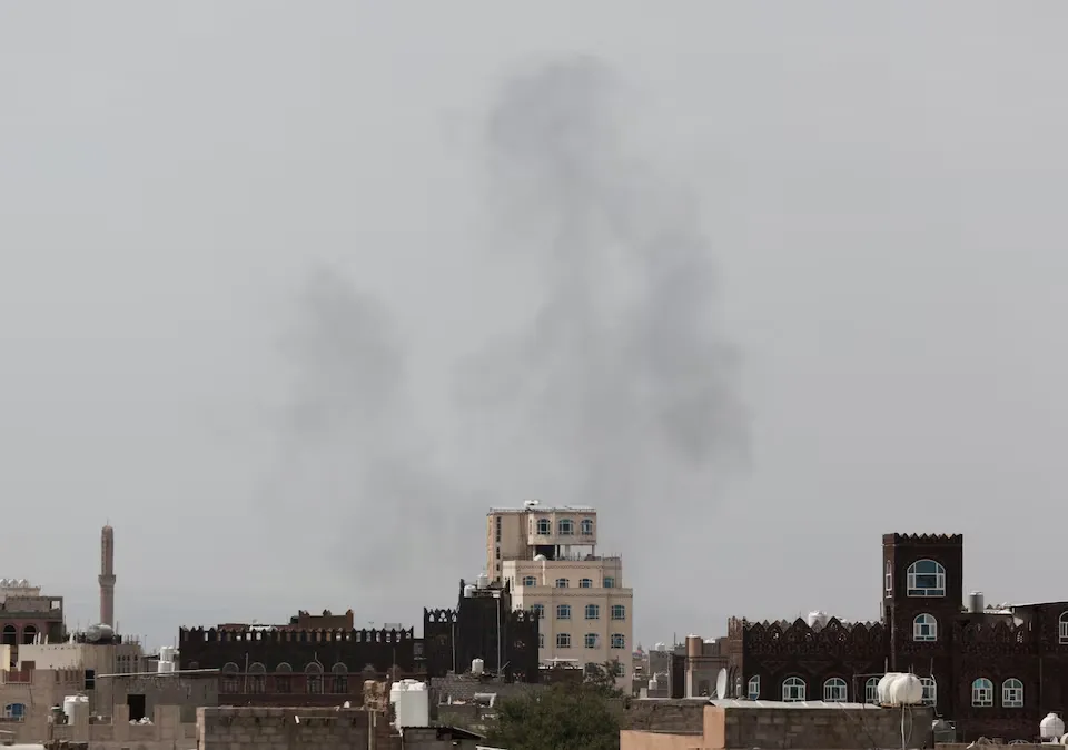 Houthi không kích đáp trả, hàng không khu vực đối mặt rủi ro - Ảnh 1.