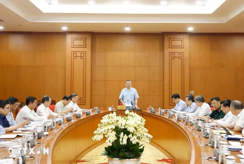 Tổng Bí thư, Chủ tịch nước Tô Lâm chủ trì buổi làm việc với các cơ quan về phát triển công nghiệp hàng hải quốc gia (Ảnh: TTXVN)