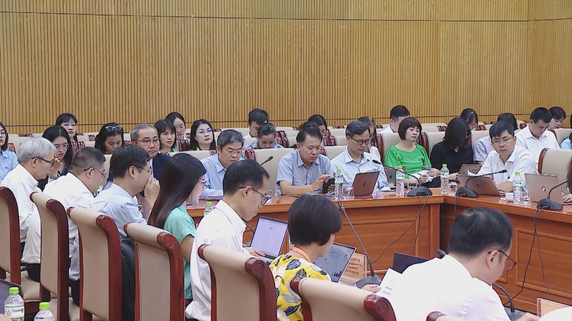 Kinh tế Việt Nam 6 tháng đầu năm tạo nền tảng cho mục tiêu tăng trưởng mới - Ảnh 2. Kinh tế Việt Nam 6 tháng đầu năm tạo nền tảng cho mục tiêu tăng trưởng mới - Ảnh 2.