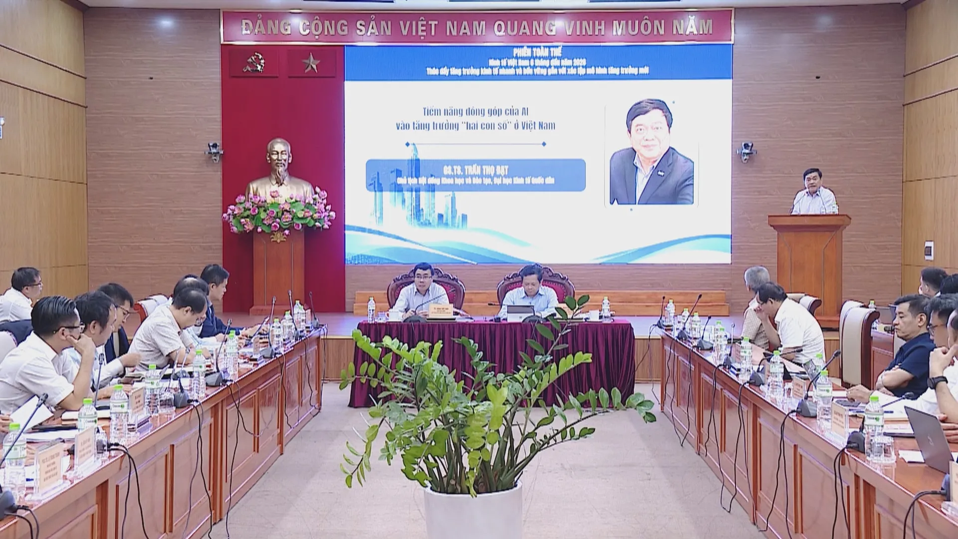 Kinh tế Việt Nam 6 tháng đầu năm tạo nền tảng cho mục tiêu tăng trưởng mới - Ảnh 3. Kinh tế Việt Nam 6 tháng đầu năm tạo nền tảng cho mục tiêu tăng trưởng mới - Ảnh 3.