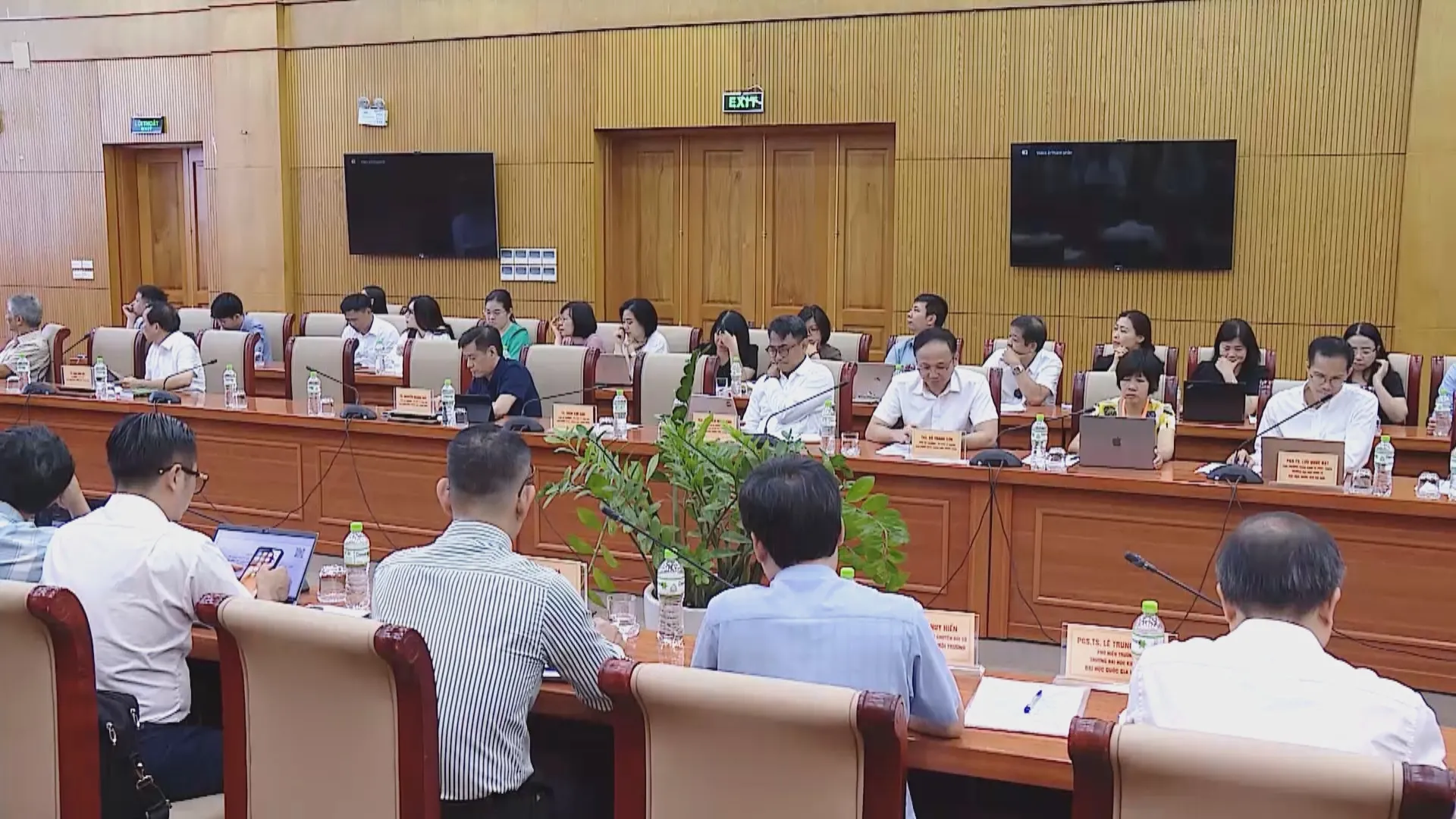 Kinh tế Việt Nam 6 tháng đầu năm tạo nền tảng cho mục tiêu tăng trưởng mới - Ảnh 4. Kinh tế Việt Nam 6 tháng đầu năm tạo nền tảng cho mục tiêu tăng trưởng mới - Ảnh 4.