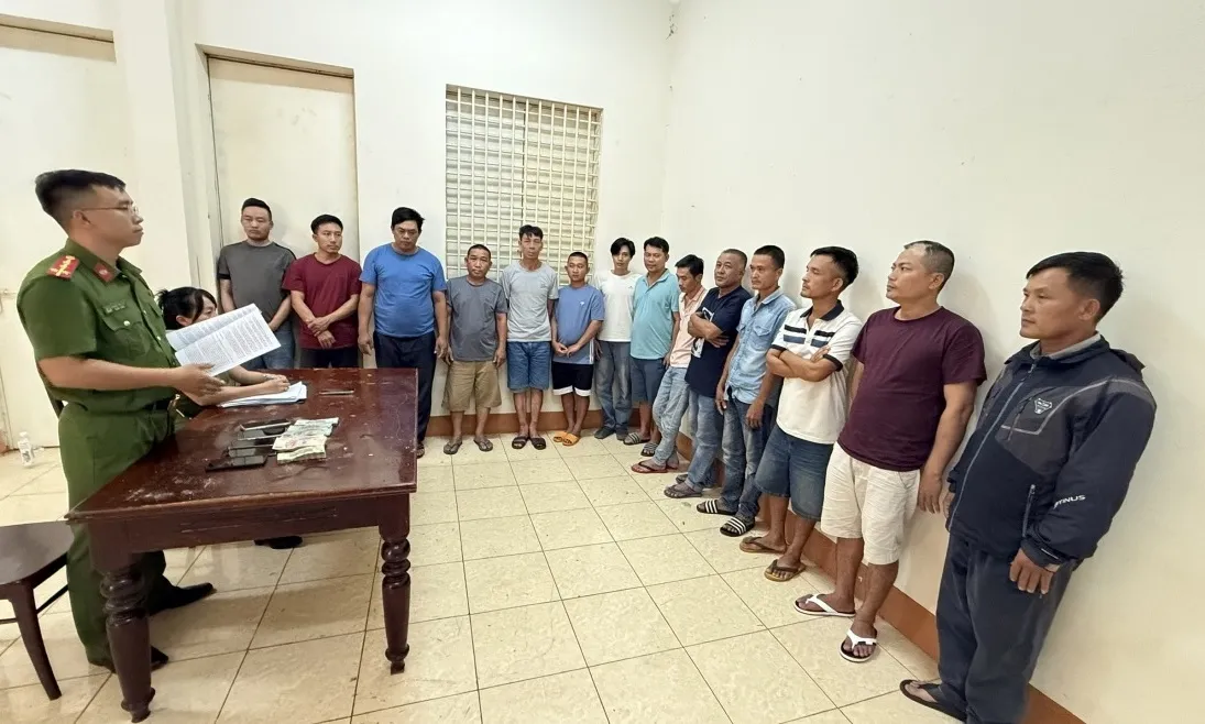 Đắk Lắk: Bắt 25 đối tượng trong đường dây cá độ bóng đá, giao dịch gần 200 tỷ đồng