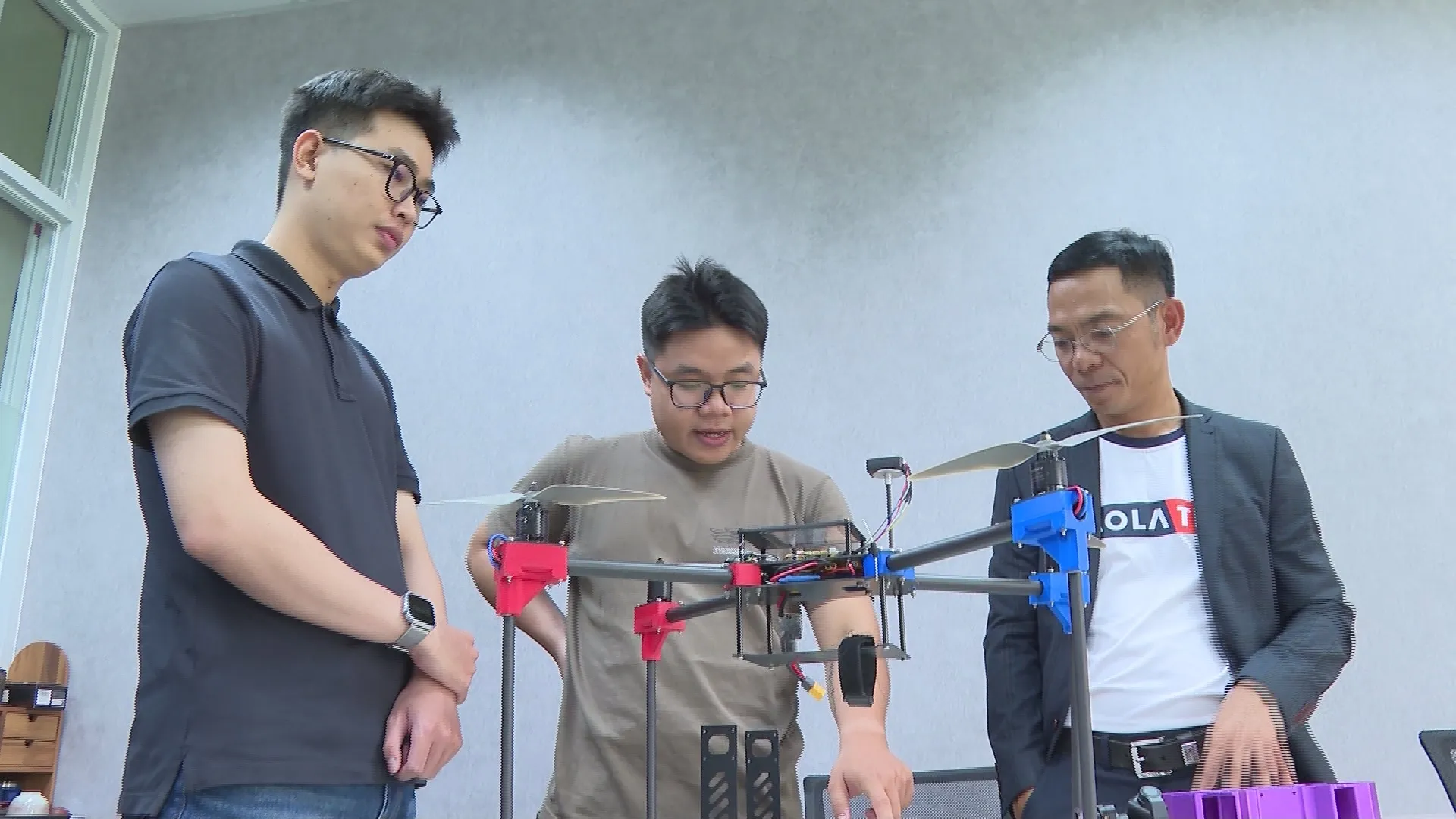 Nhóm nghiên cứu phát triển máy bay không người lái (UAV)