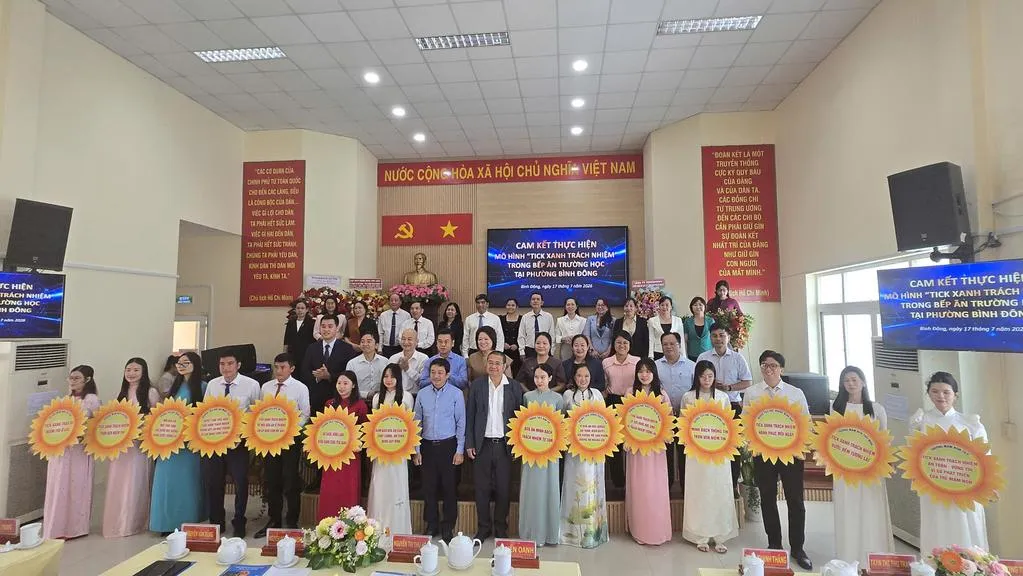 Tick xanh trách nhiệm vì sức khoẻ học sinh, vì trách nhiệm tương lai