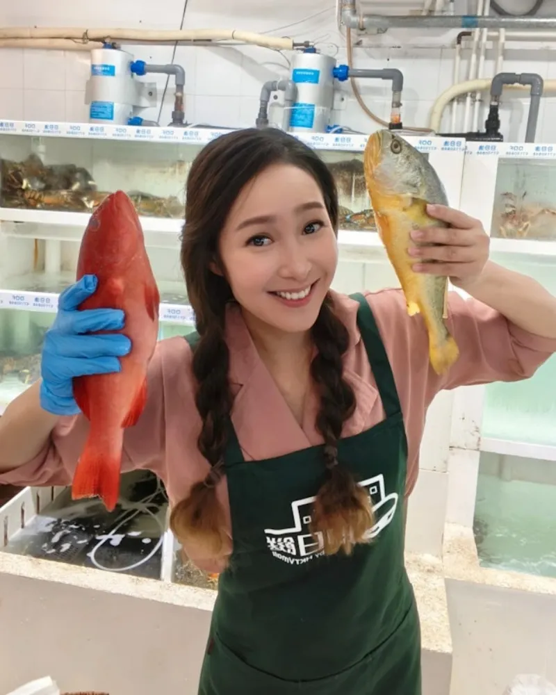 voh-bi-sa-thai-dot-ngot-sao-nu-tvb-bat-khoc-khi-lan-dau-livestream-tai-han-quoc-3