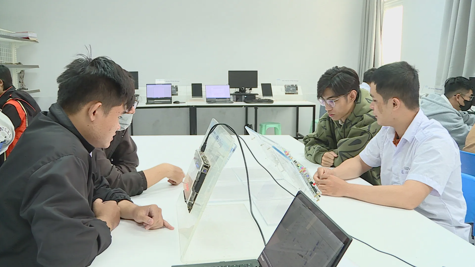 Sinh viên hứng thú trong lĩnh vực Khoa học công nghệ