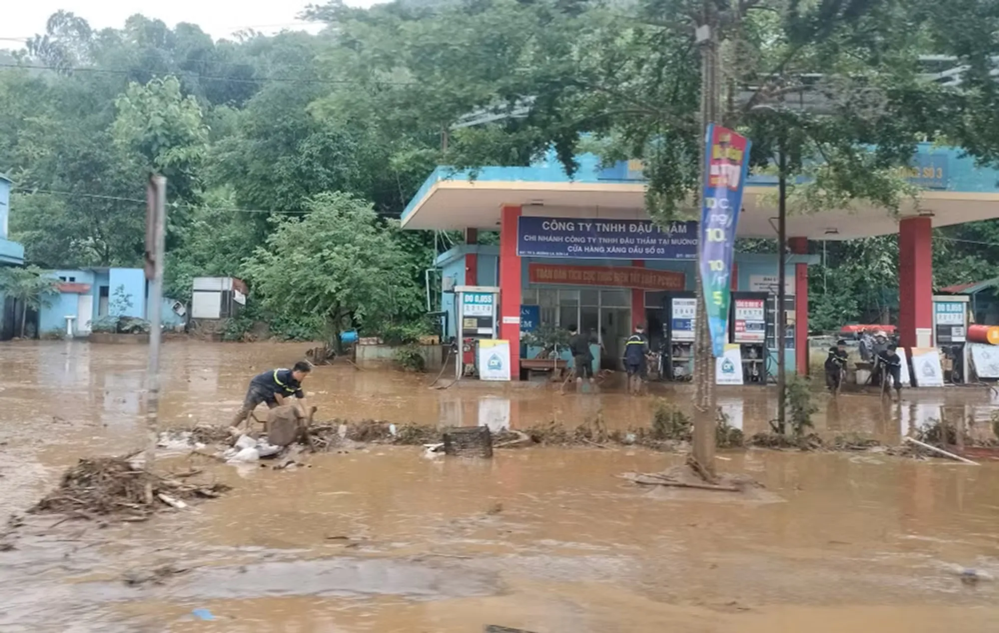 Mưa lũ tại Sơn La đã gây ngập úng nhiều công trình và nhà cửa của người dân - Ảnh: Nhân Dân.