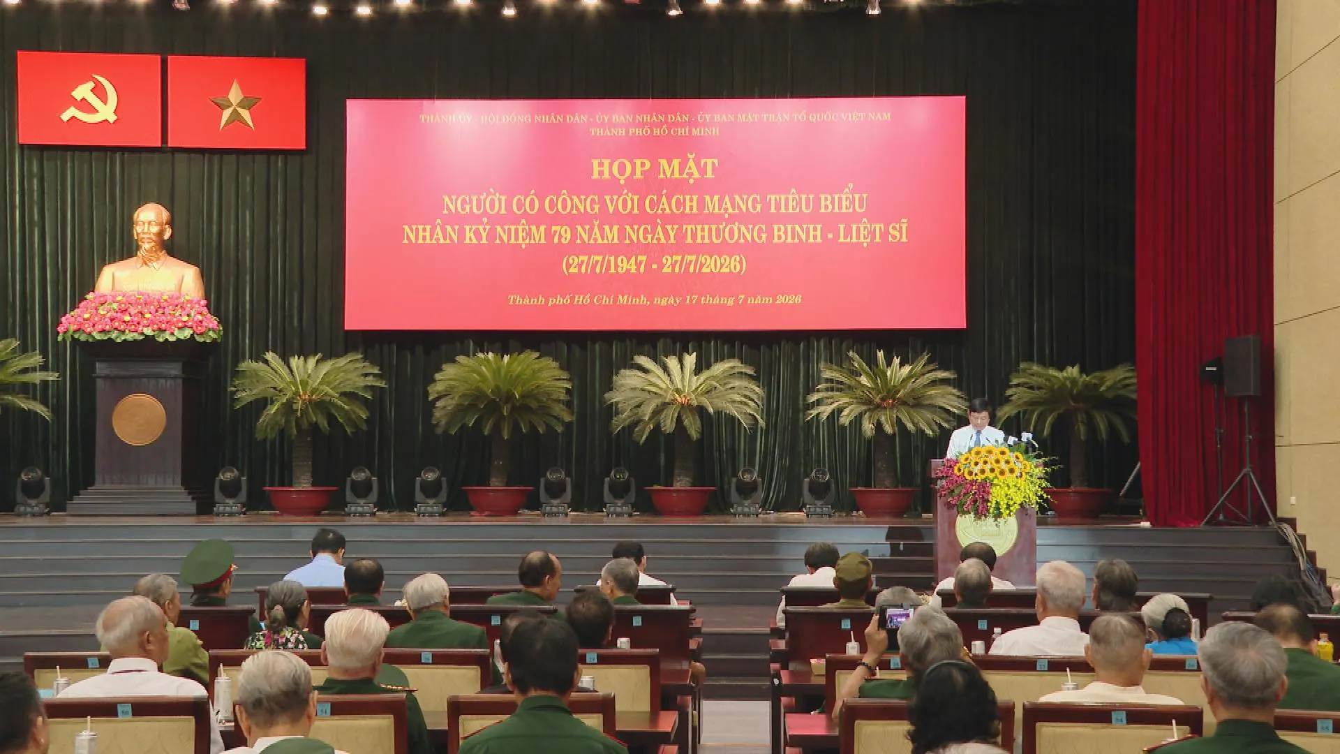Toàn cảnh buổi họp mặt Toàn cảnh buổi họp mặt