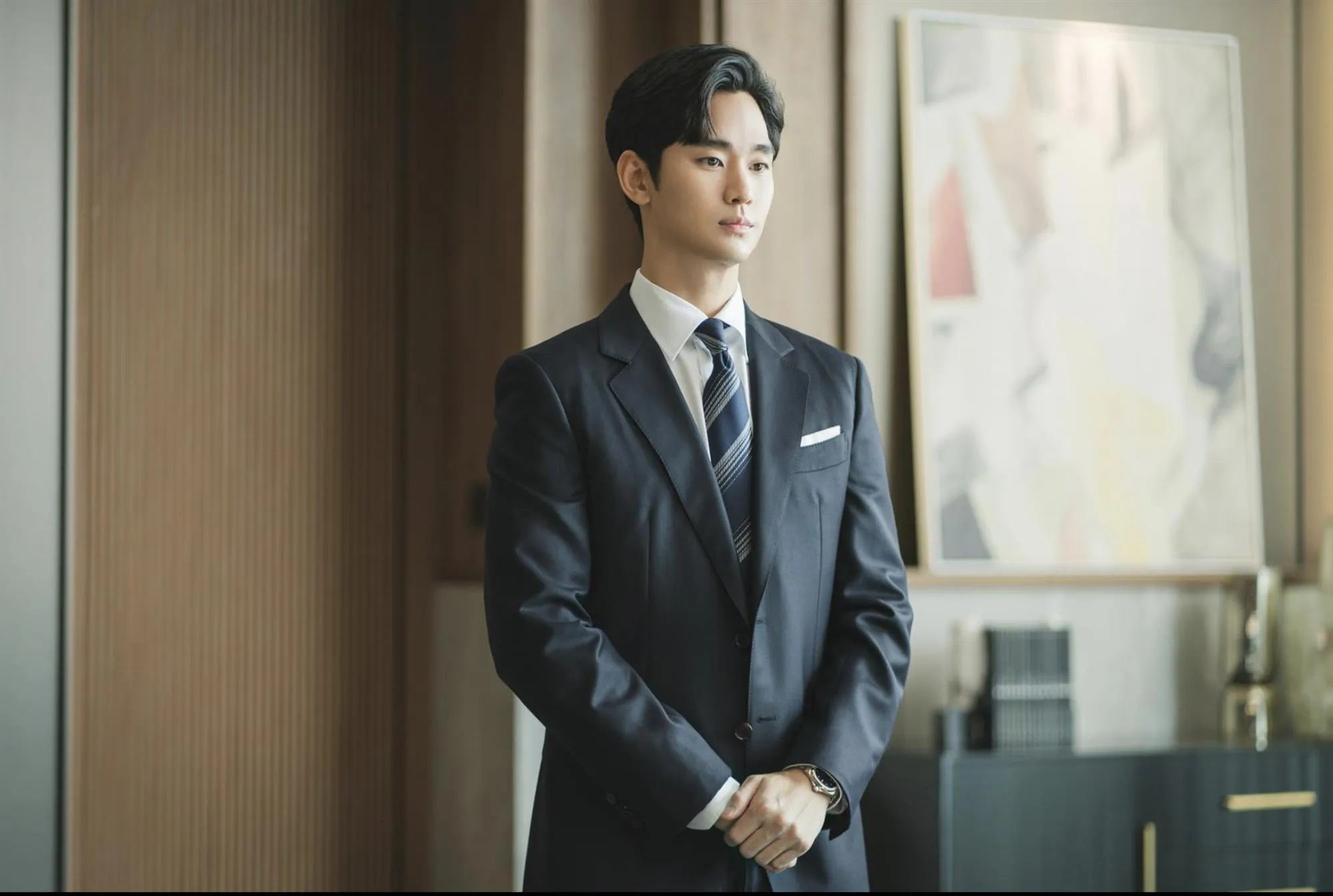 Kim Soo-hyun tái xuất thu hút nhiều sự quan tâm (Ảnh: tvN)
