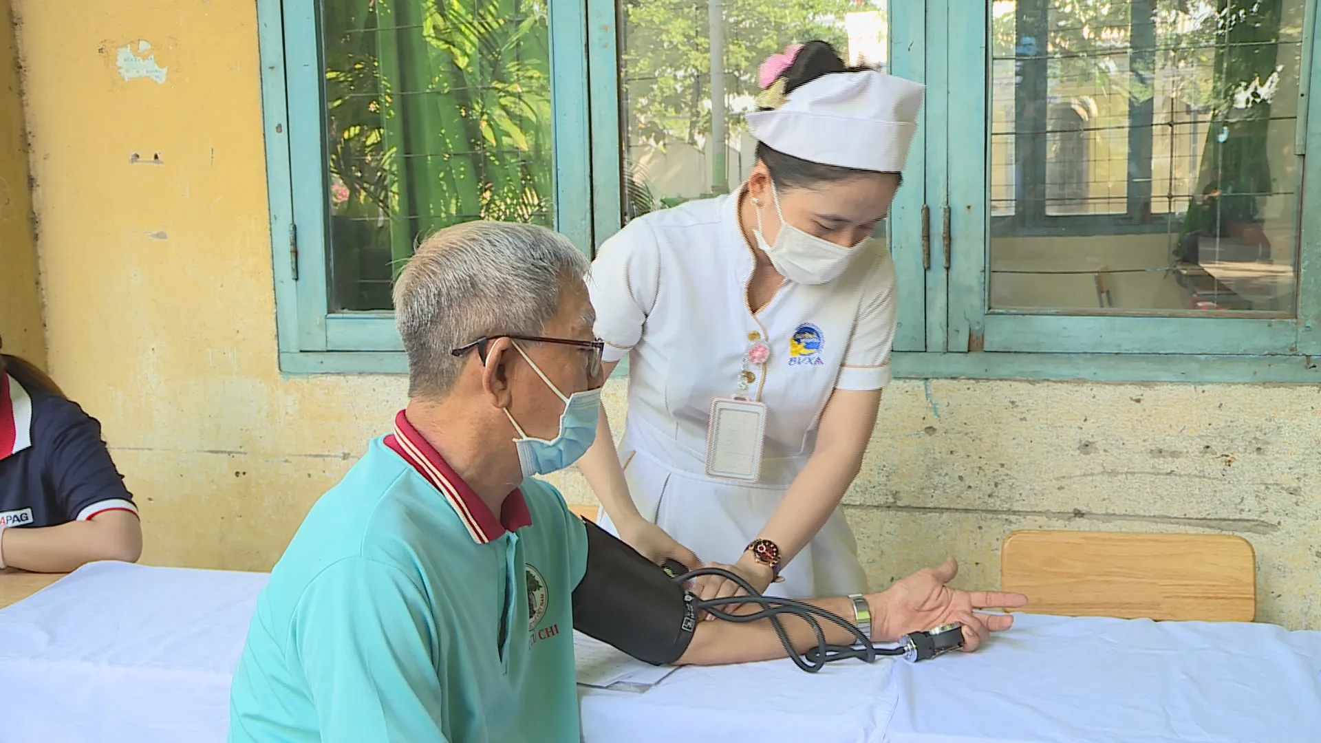 Số lượng người dân đến khám đông, đa phần là người cao tuổi