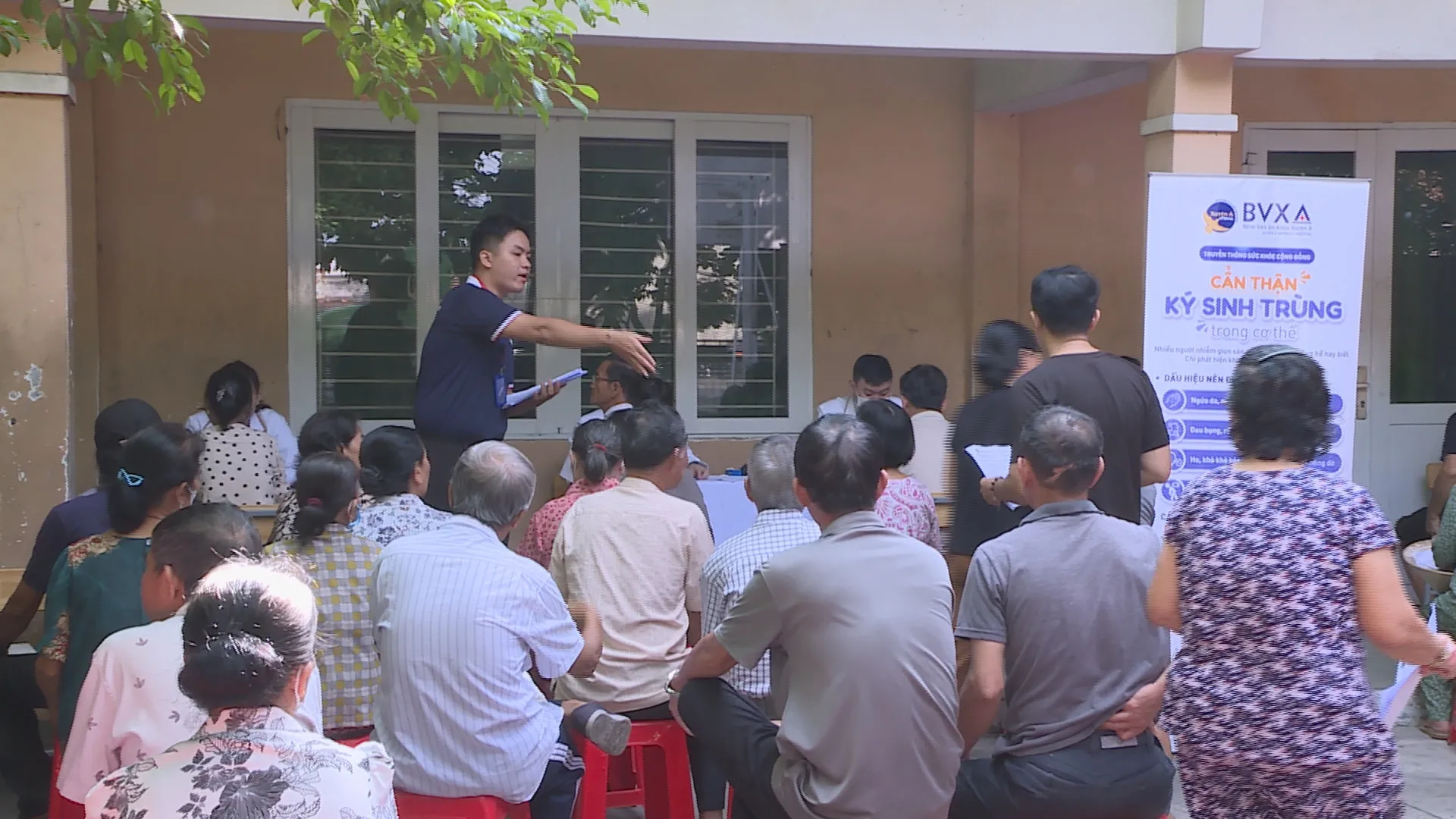 Số lượng người dân đến khám đông, đa phần là người cao tuổi