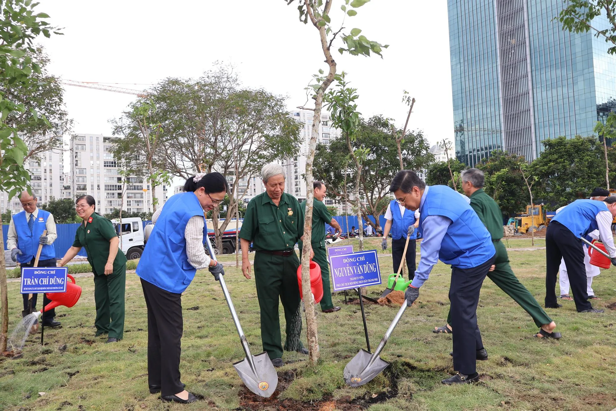 Khánh thành công trình Vườn cây Đại đoàn kết tại phường Tân Mỹ - Ảnh: Kim Anh.