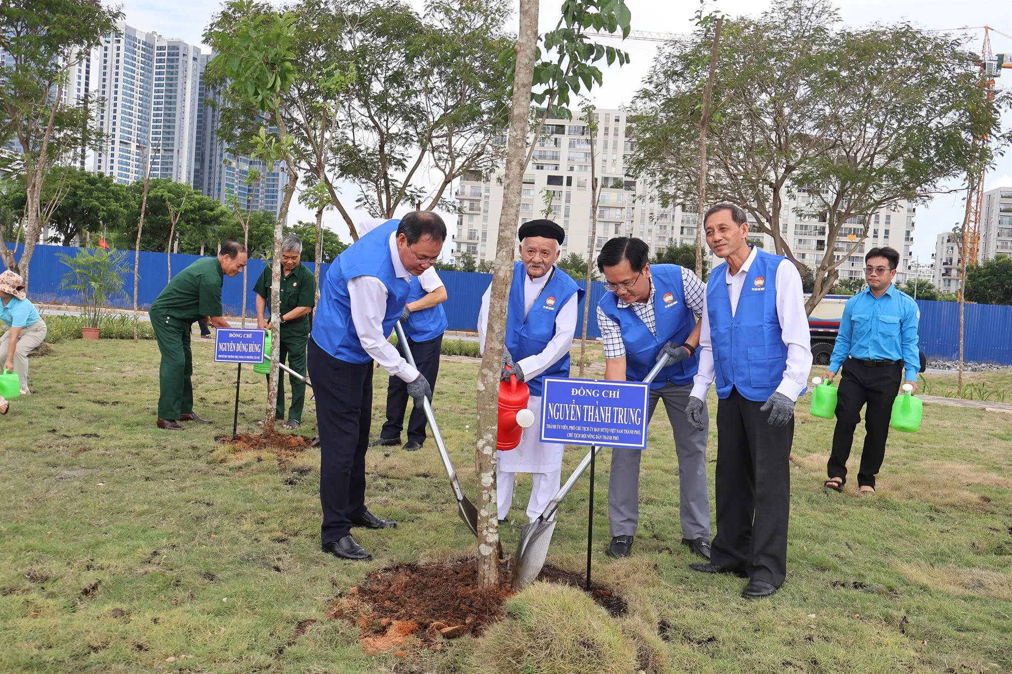 Khánh thành công trình Vườn cây Đại đoàn kết tại phường Tân Mỹ - Ảnh: Kim Anh.
