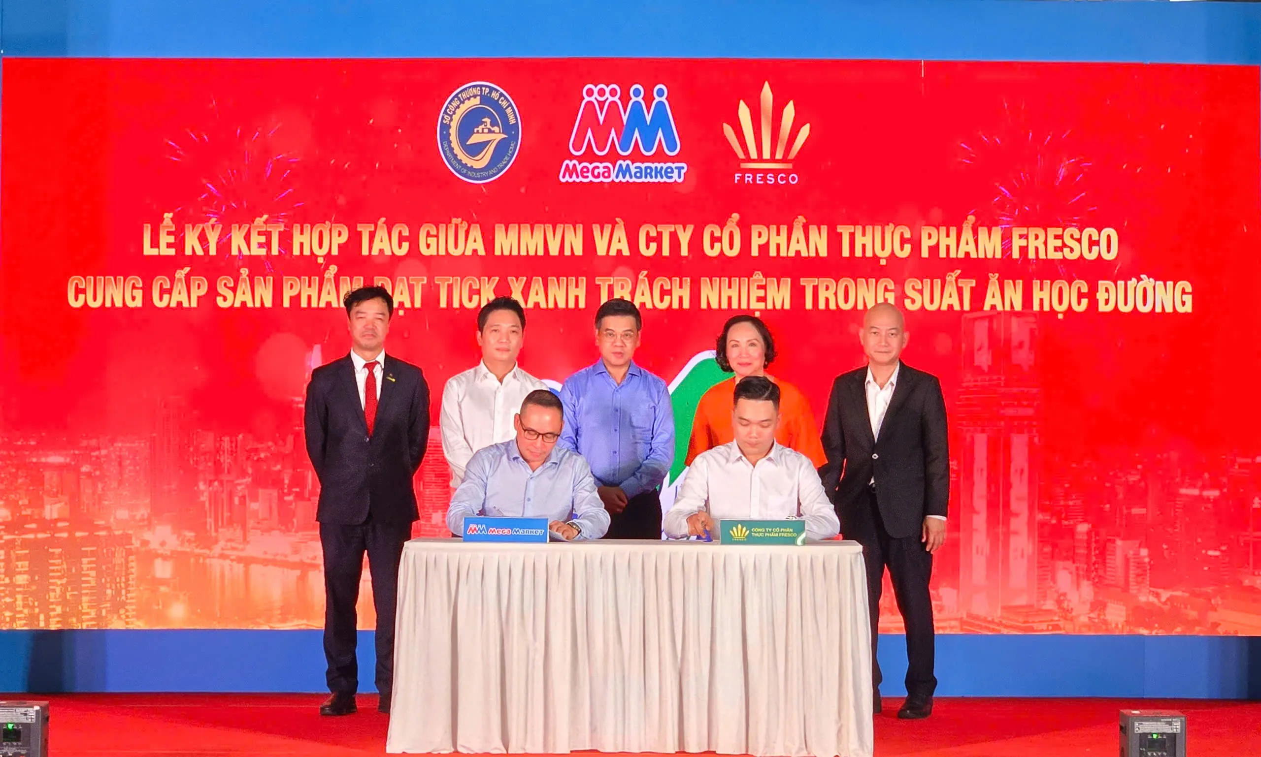 Ký kết hợp tác giữa MMVN và Công ty Cổ phần Thực phẩm Fresco cung cấp sản phẩm đạt tick xanh trách nhiệm trong suất ăn học đường - Ảnh Bá Nam
