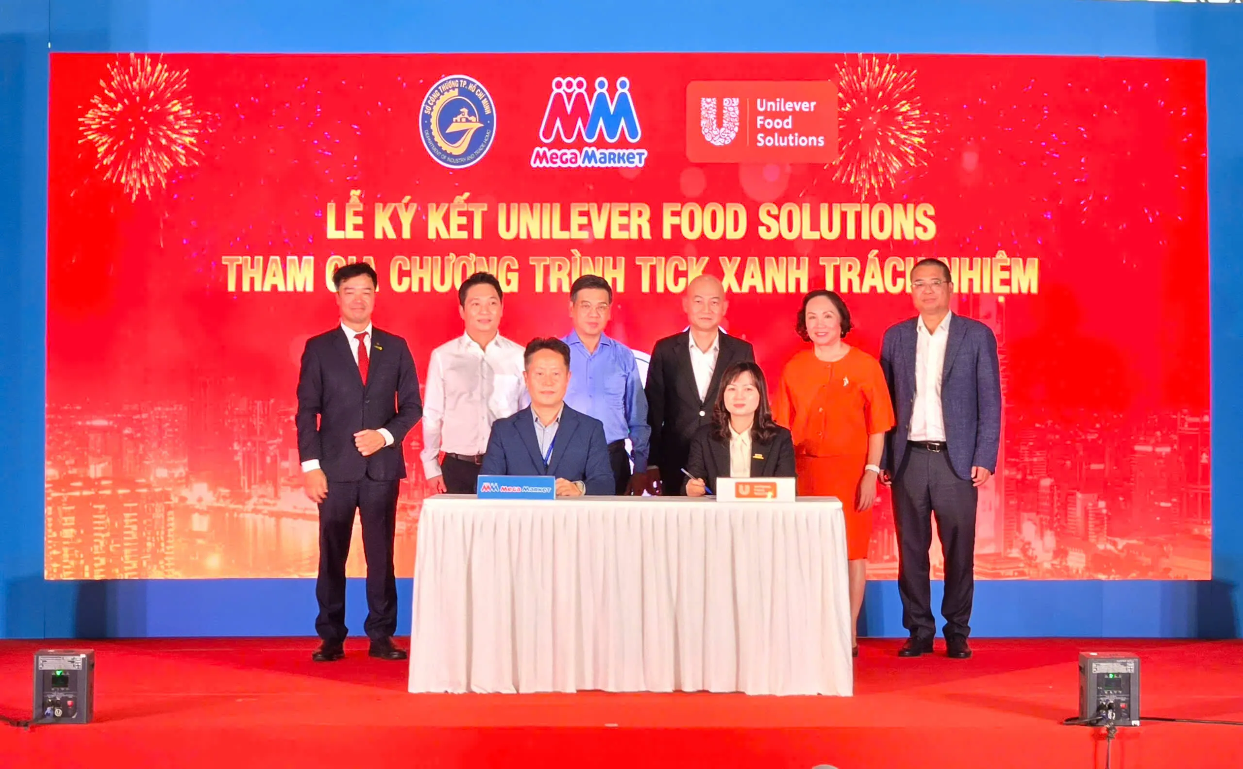 Ký kết với Unilever Food Solutions tham gia chương trình Tick xanh trách nhiệm - Ảnh Bá Nam