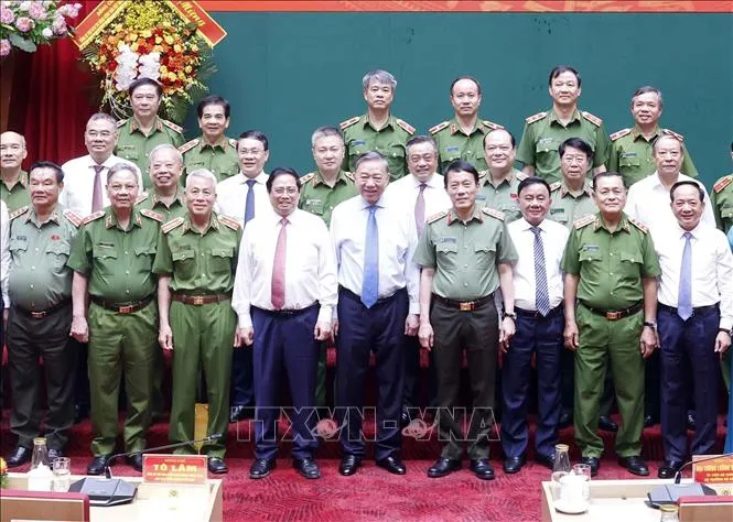 Tổng Bí thư, Chủ tịch nước Tô Lâm và các đại biểu (Ảnh: Thống Nhất/TTXVN) Tổng Bí thư, Chủ tịch nước Tô Lâm và các đại biểu (Ảnh: Thống Nhất/TTXVN)