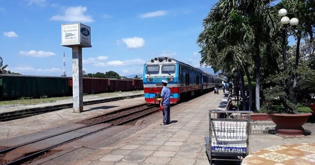 Hành khách phản ánh việc thu phí xe đẩy 50.000 đồng/lượt ở Ga Tháp Chàm