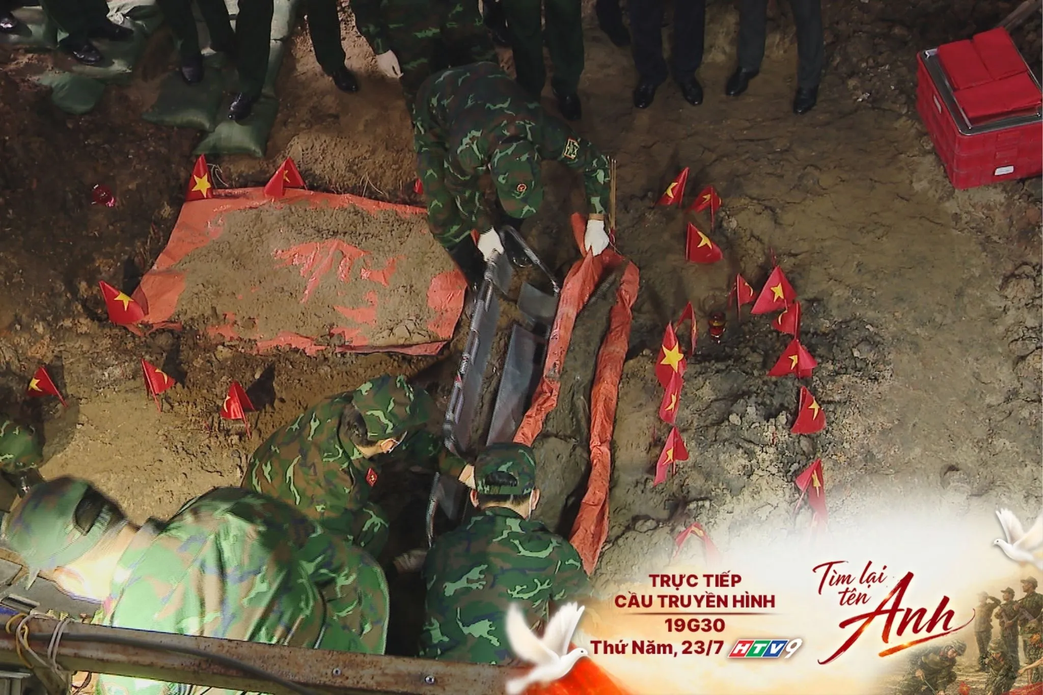 Nghẹn ngào bài thơ "Mẹ ơi, con vẫn ở đây" tri ân người đồng đội- Ảnh 2. Nghẹn ngào bài thơ "Mẹ ơi, con vẫn ở đây" tri ân người đồng đội- Ảnh 2.
