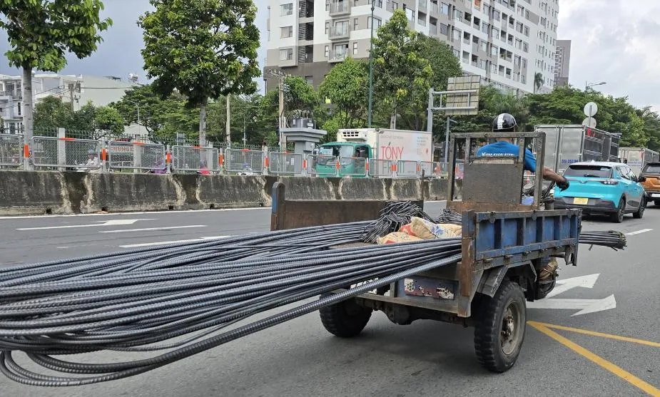 CSGT TPHCM siết xử lý cơ sở dùng xe ba gác, xe lôi chở hàng cồng kềnh