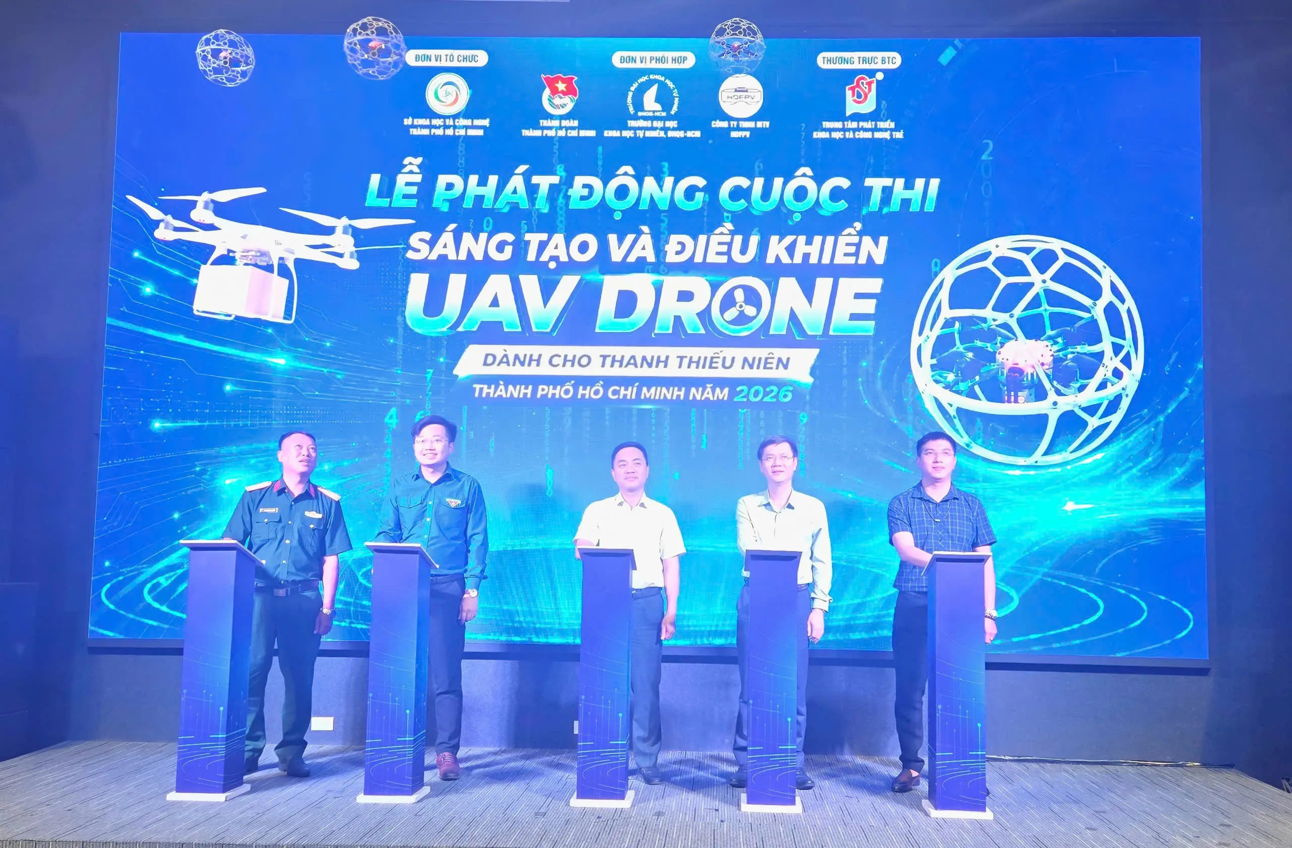 Nghi thức lễ phát động Cuộc thi Sáng tạo và điều khiển UAV Drone dành cho thanh thiếu niên TPHCM năm 2026 - Ảnh Bá Nam